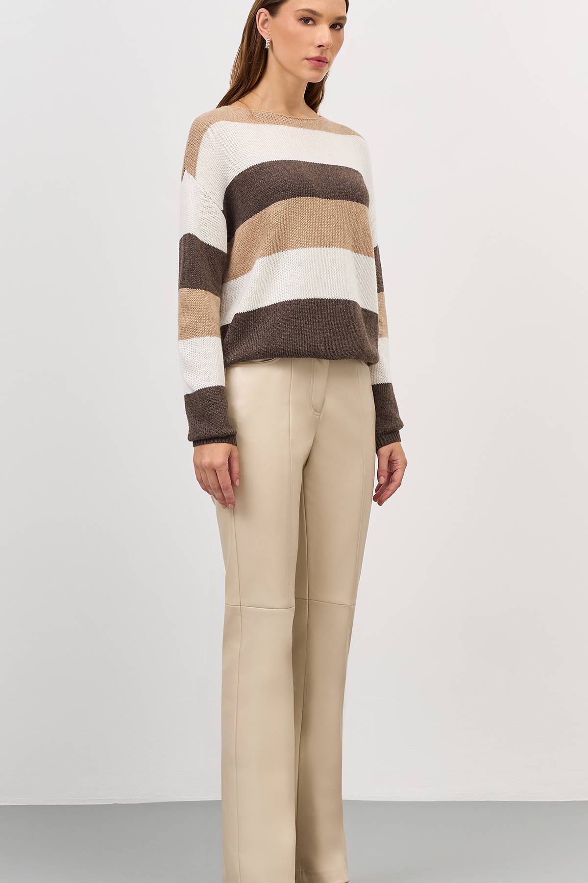 Тонкий джемпер в контрастную полоску, 46