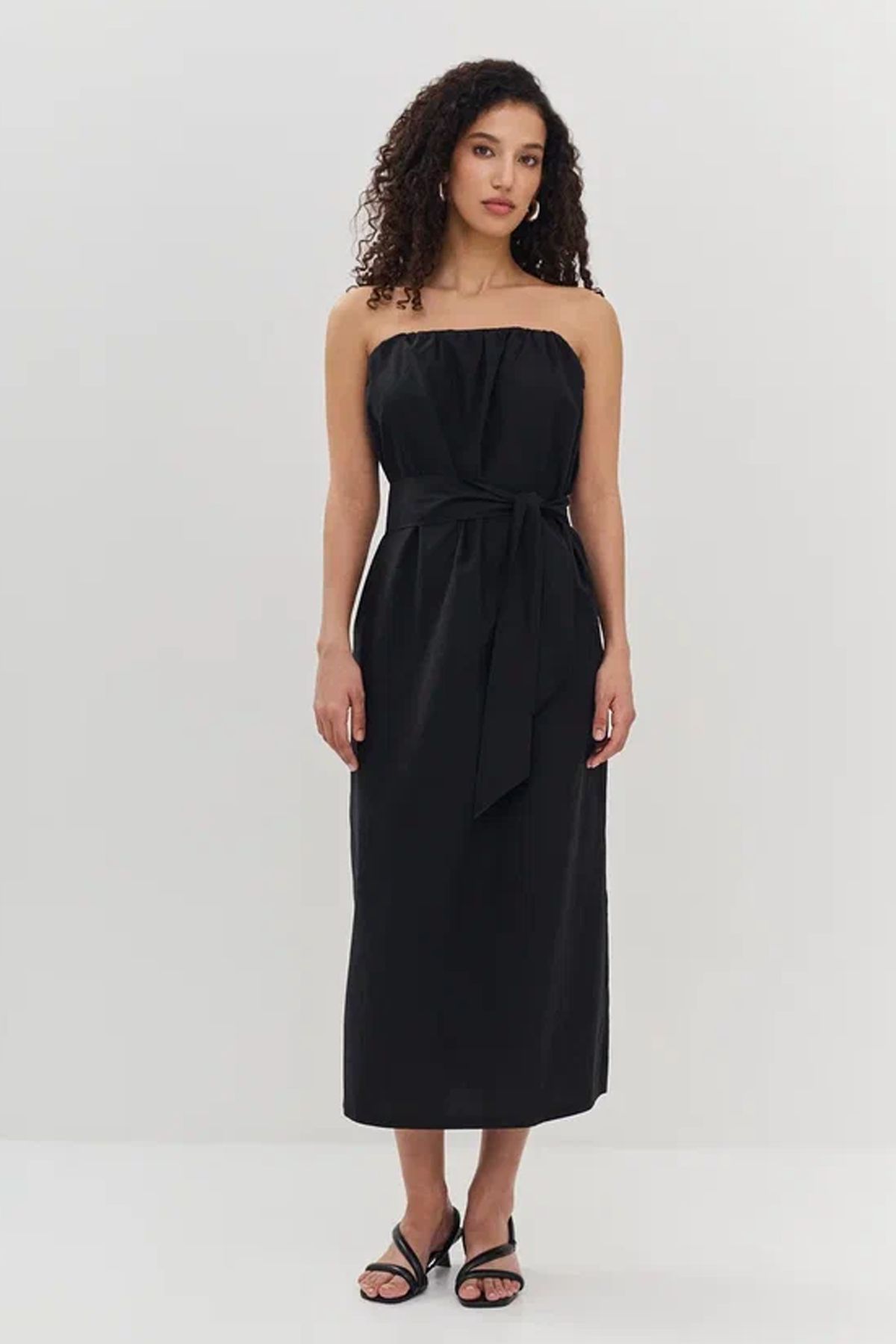 Свободное платье на тонких бретелях, 40р