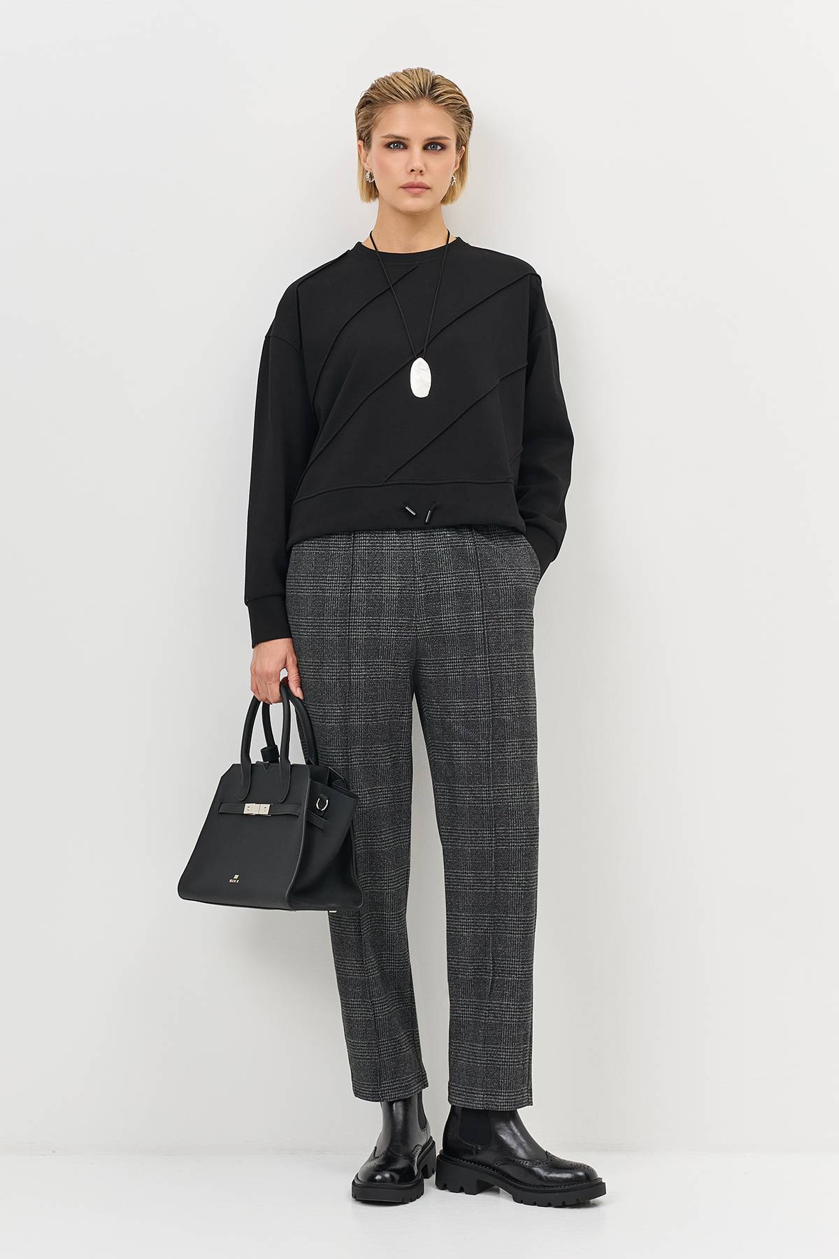 Лимитированная серия cвитшот с декоративными строчками и ремень, 40