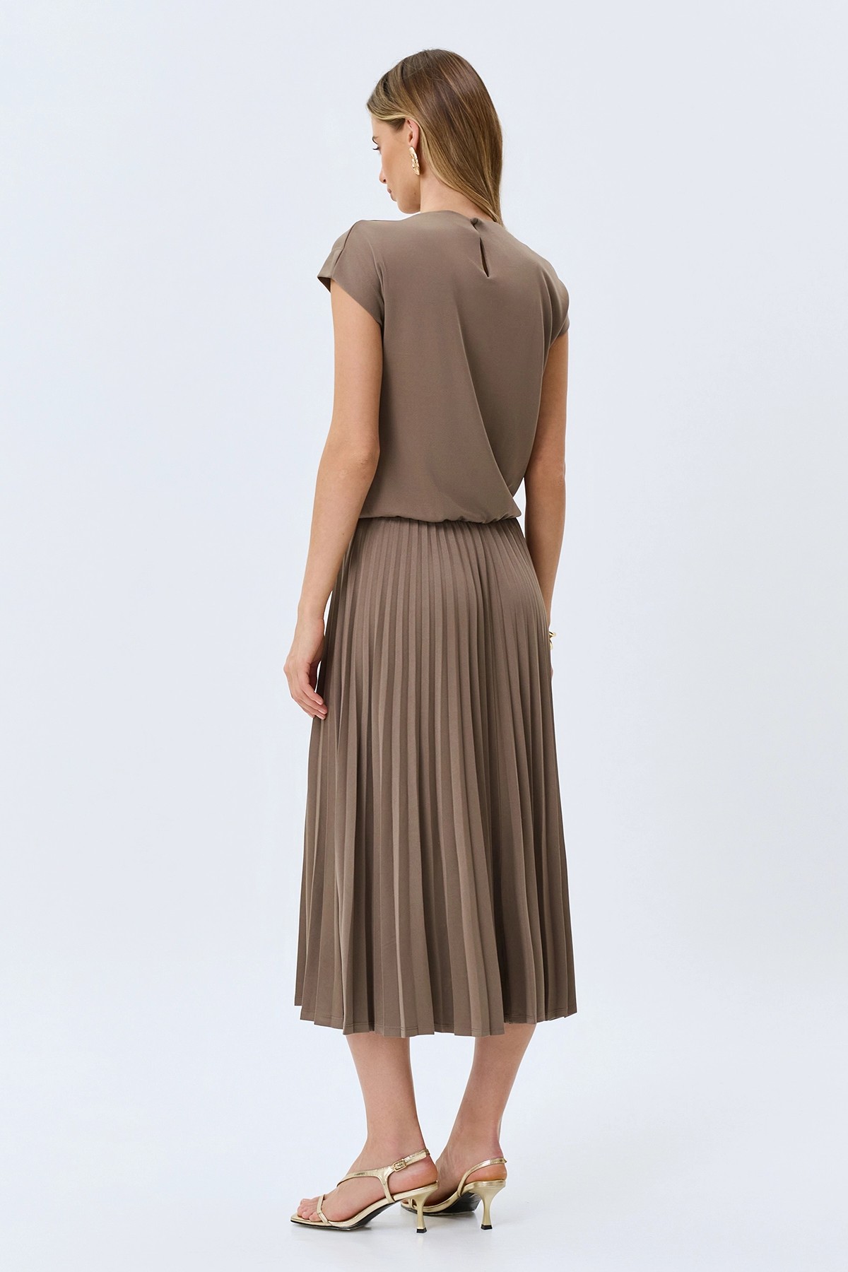 Трикотажное платье с драпировкой и юбкой плиссе, 52