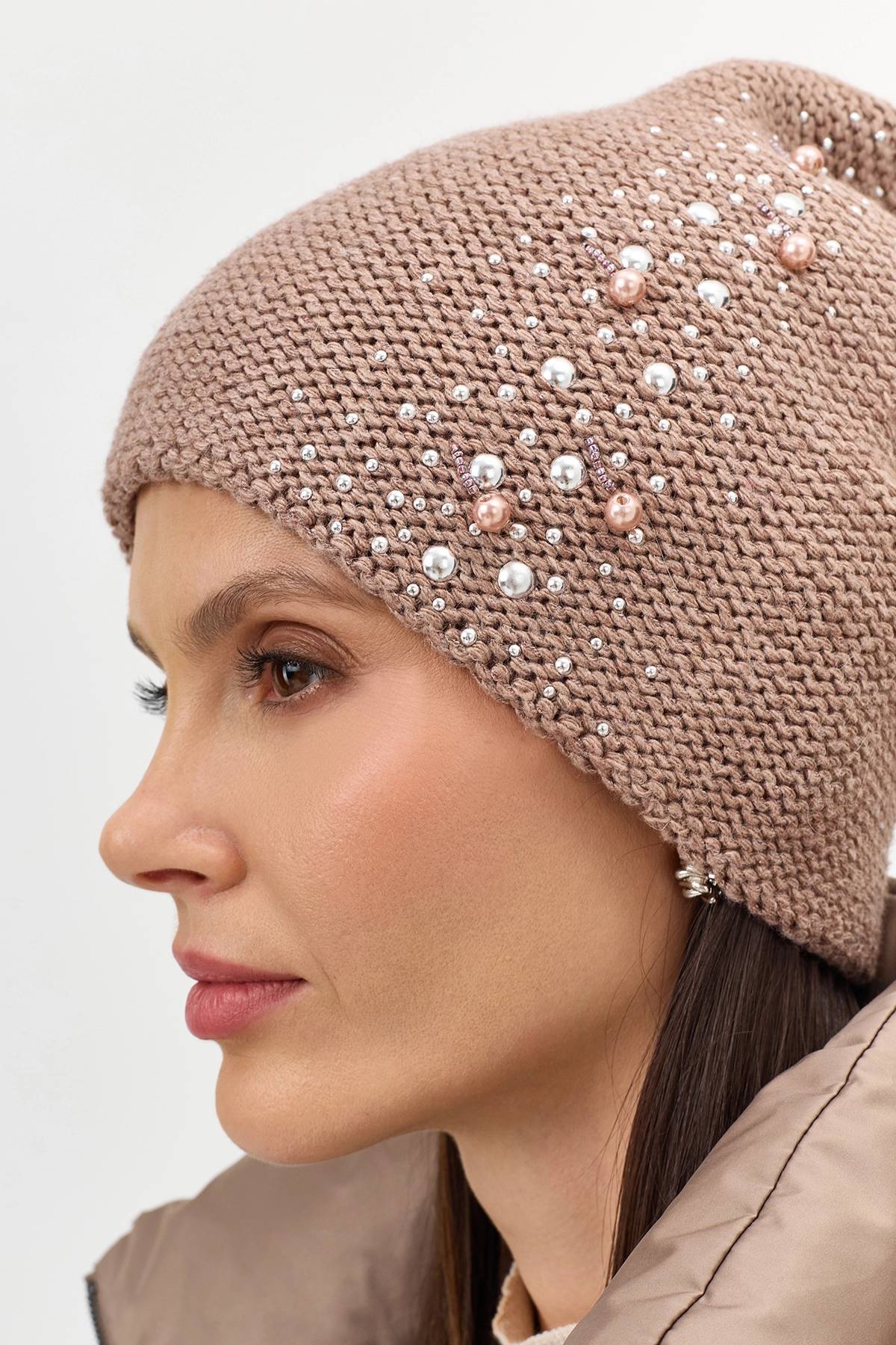Шапка с декором из мерцающих страз и жемчужин, One