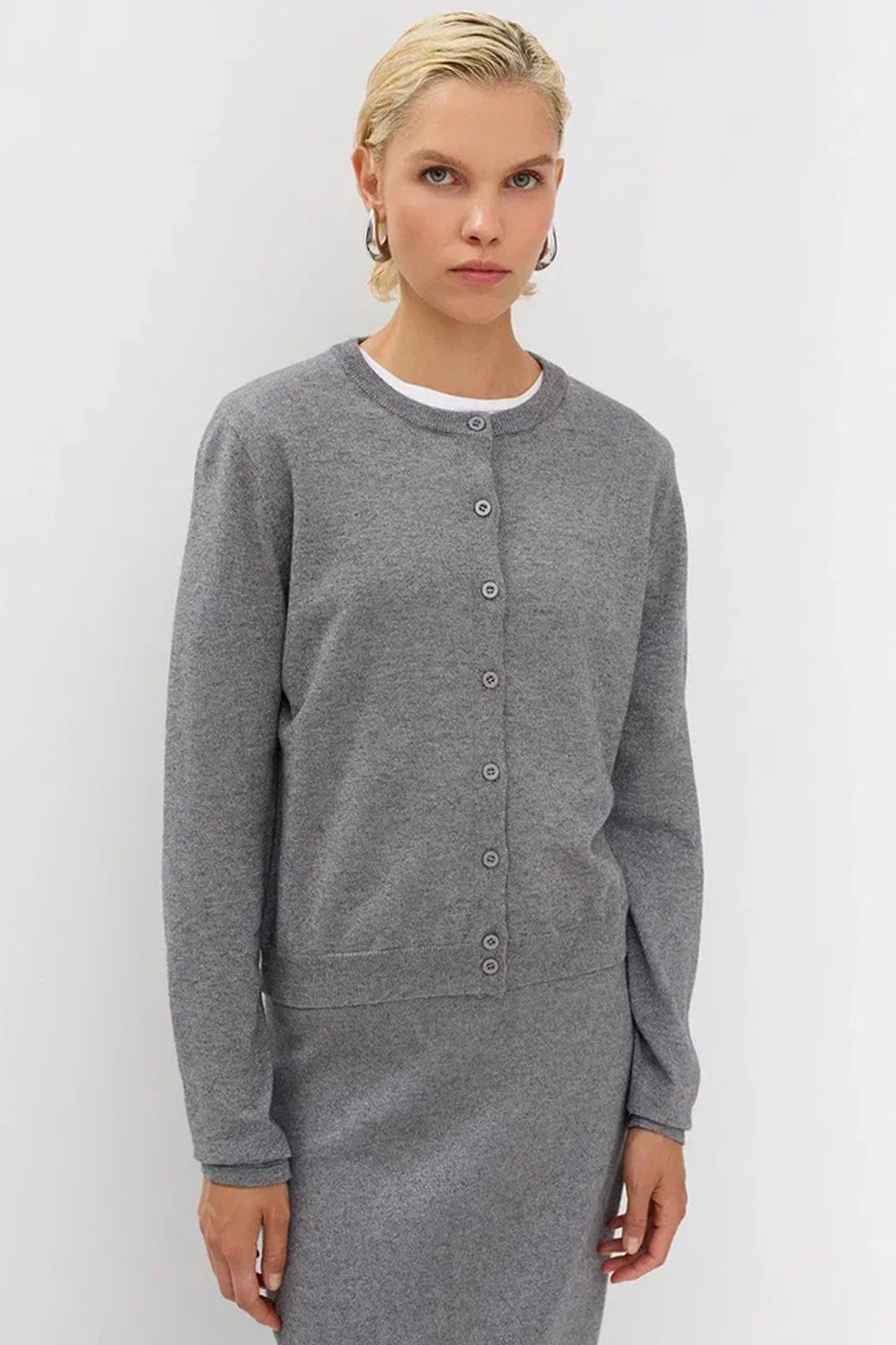 Укороченный трикотажный кардиган с люрексом в темно-синем цвете, 44р