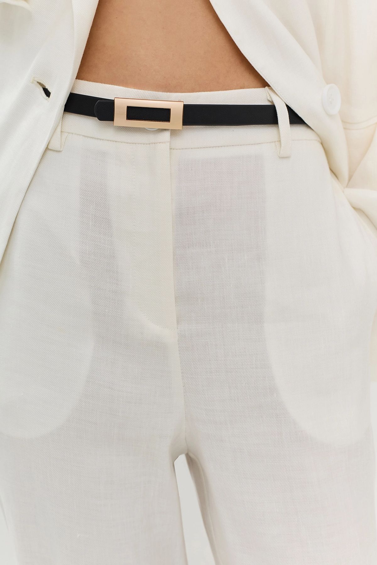 Узкий ремень с прямоугольной металлической пряжкой, S