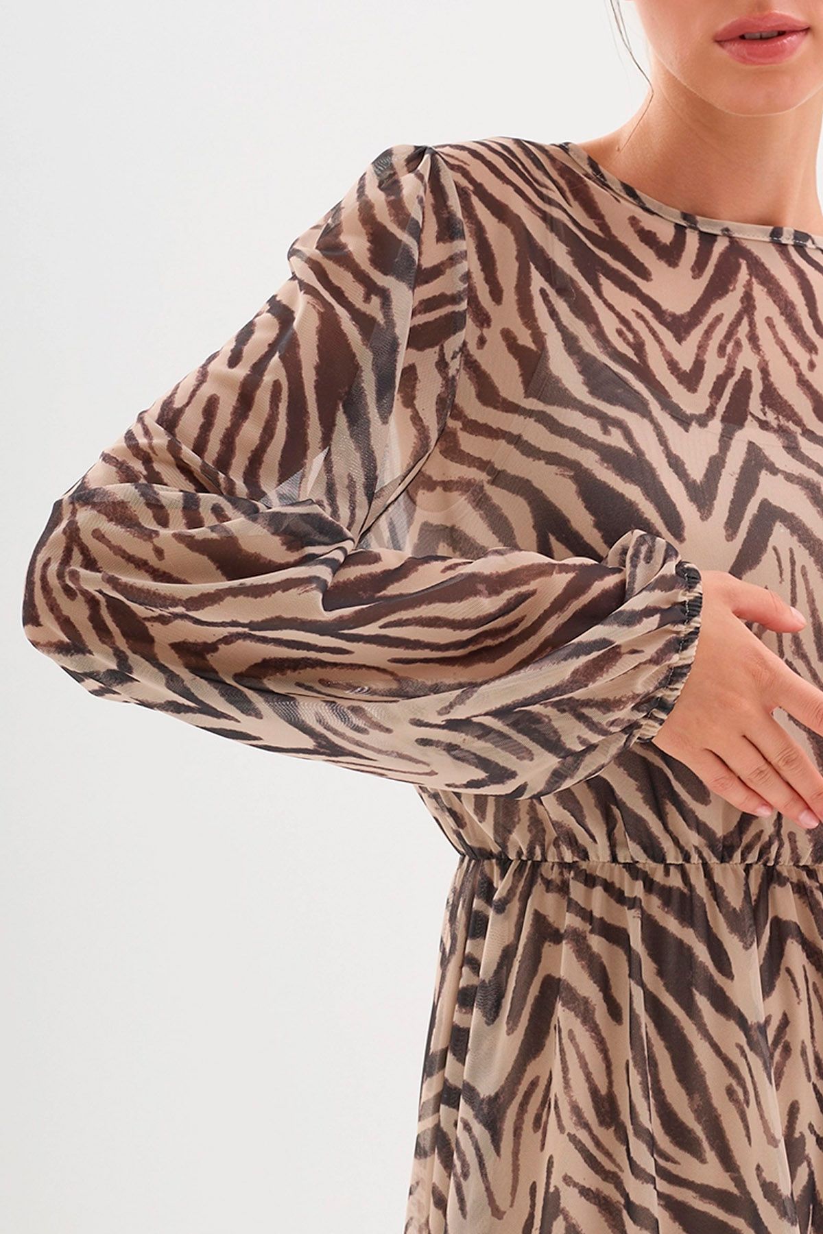 Платье А-силуэта из полупрозрачной сетки с анималистичным принтом, 48р