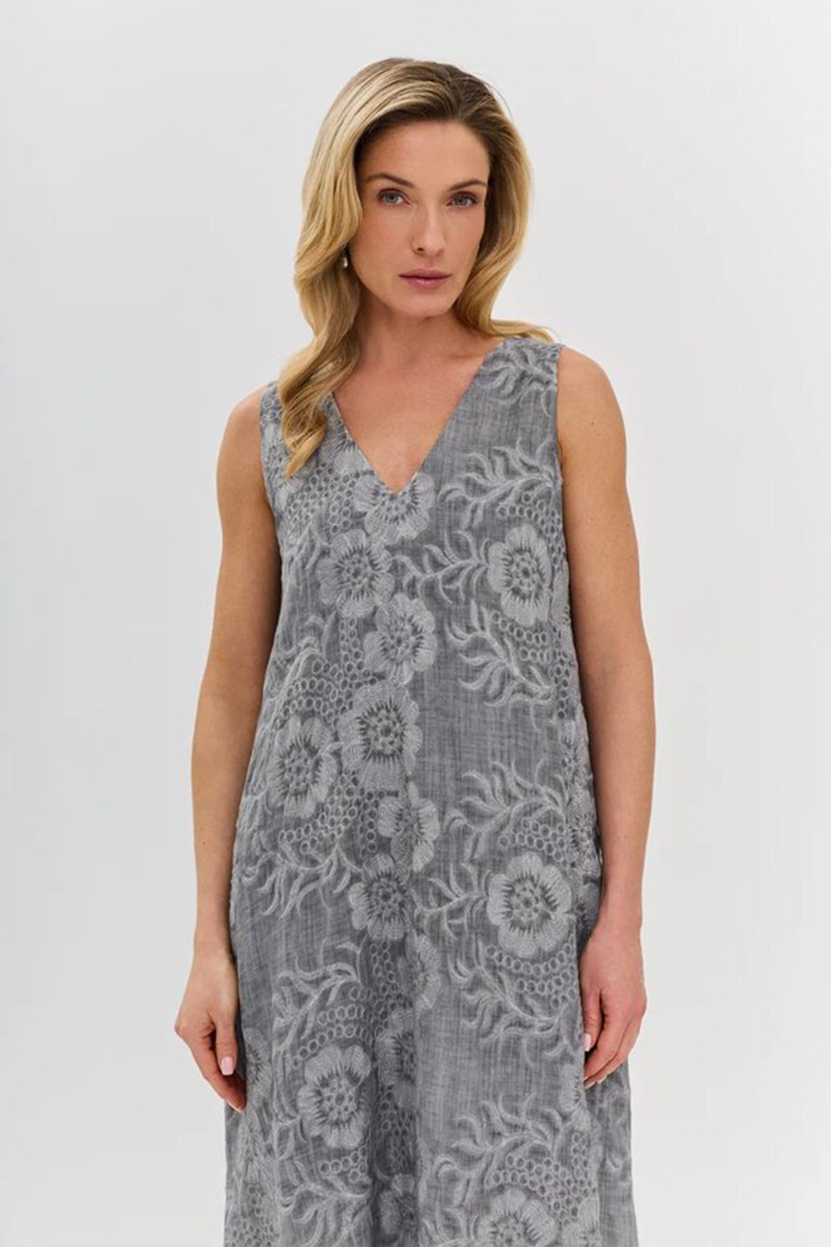 Платье без рукавов с флоральной вышивкой, 42р