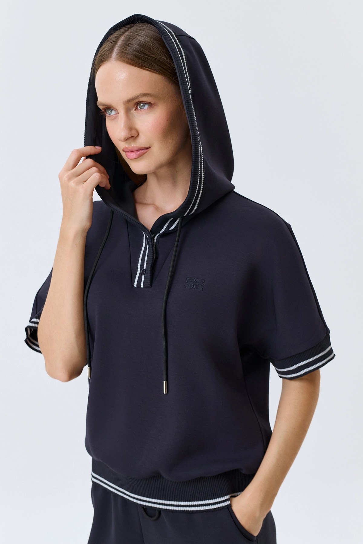 Трикотажный джемпер с капюшоном, 44