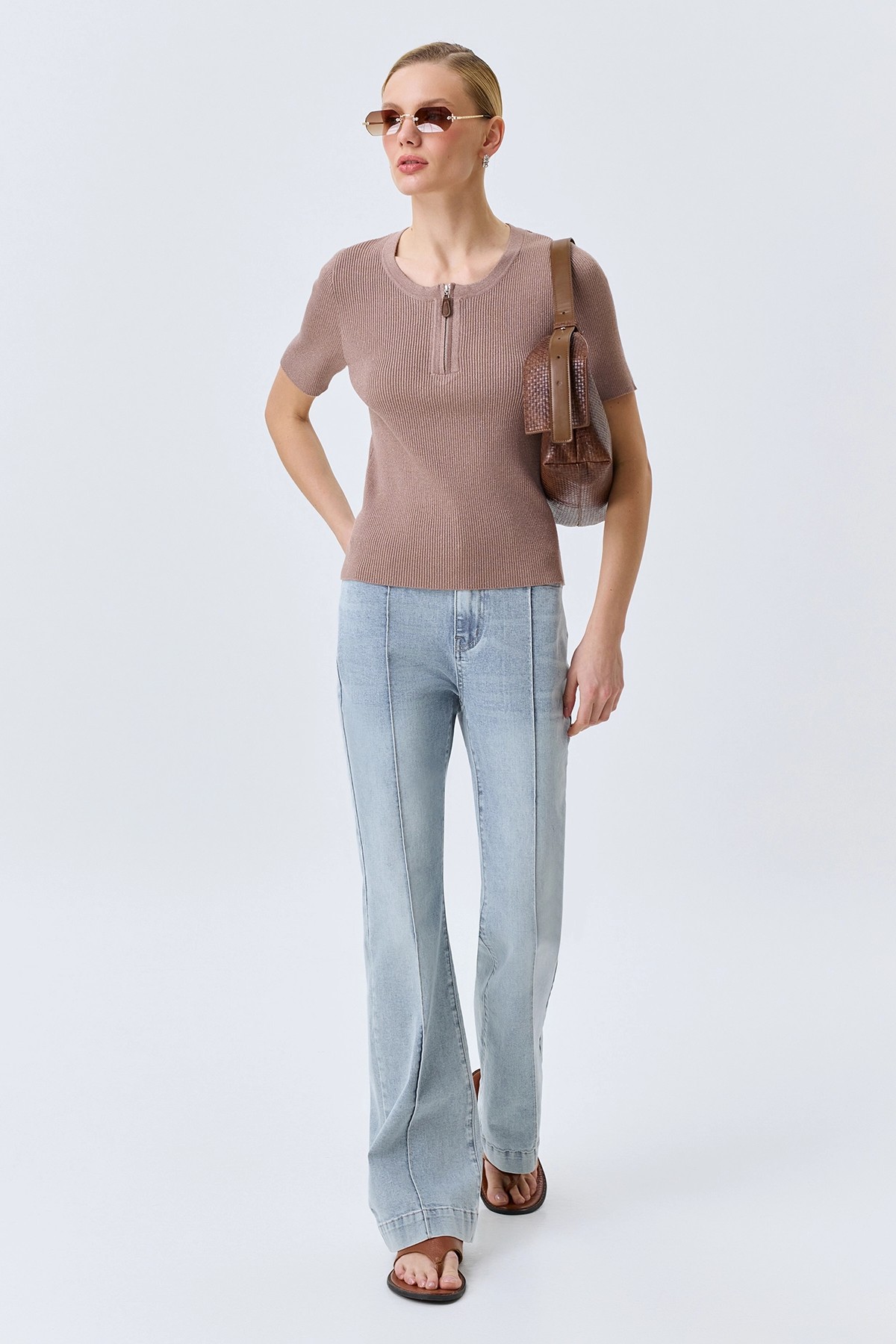 Джинсы bootcut с акцентными стрелками, 52