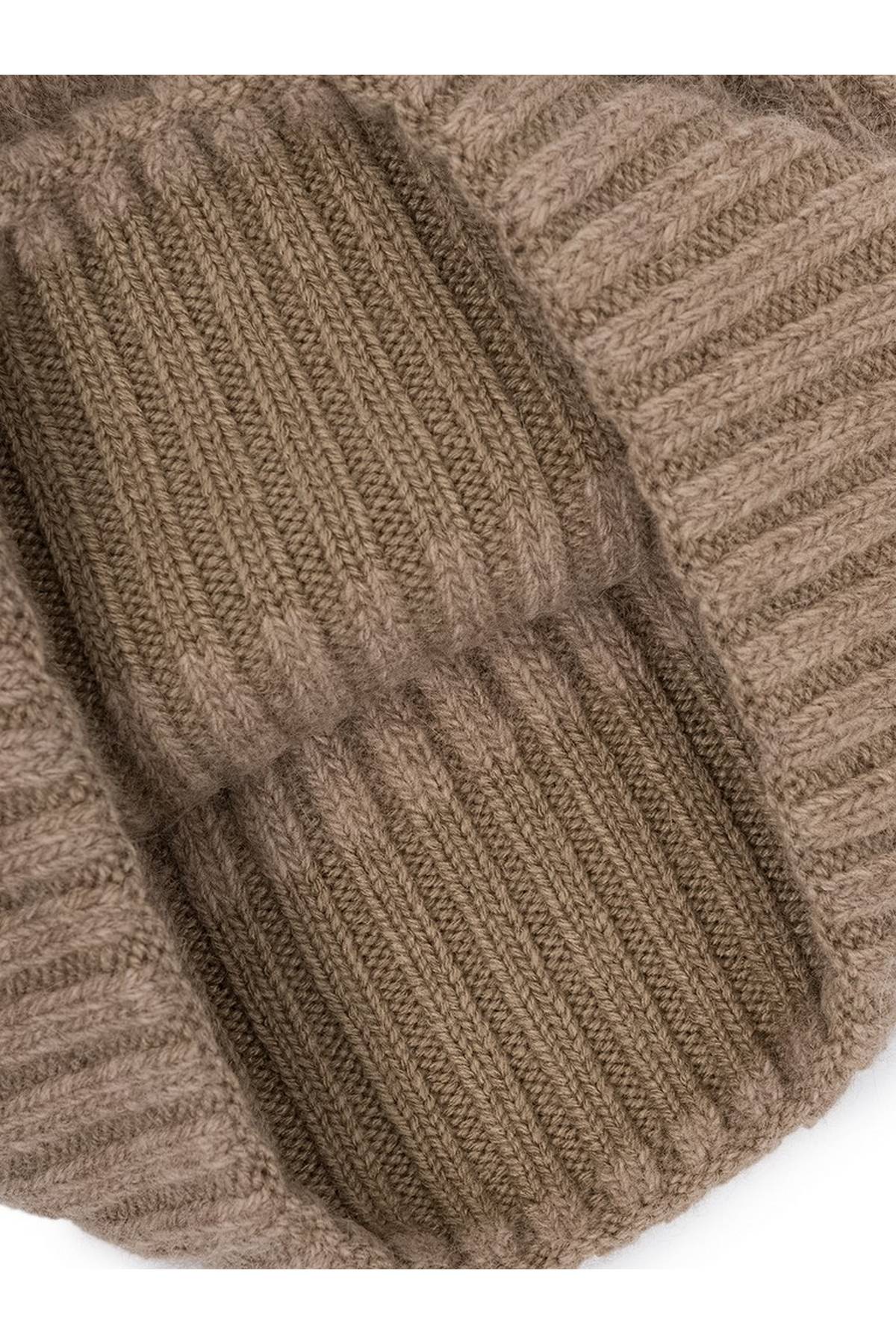 Шапка бежевая, One