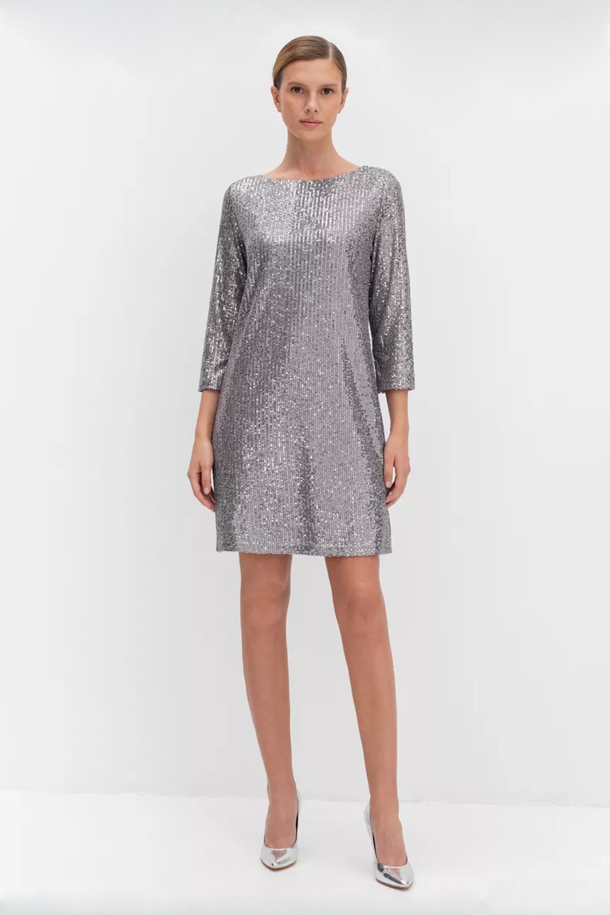 Платье с V-образным вырезом на спинке, 40р