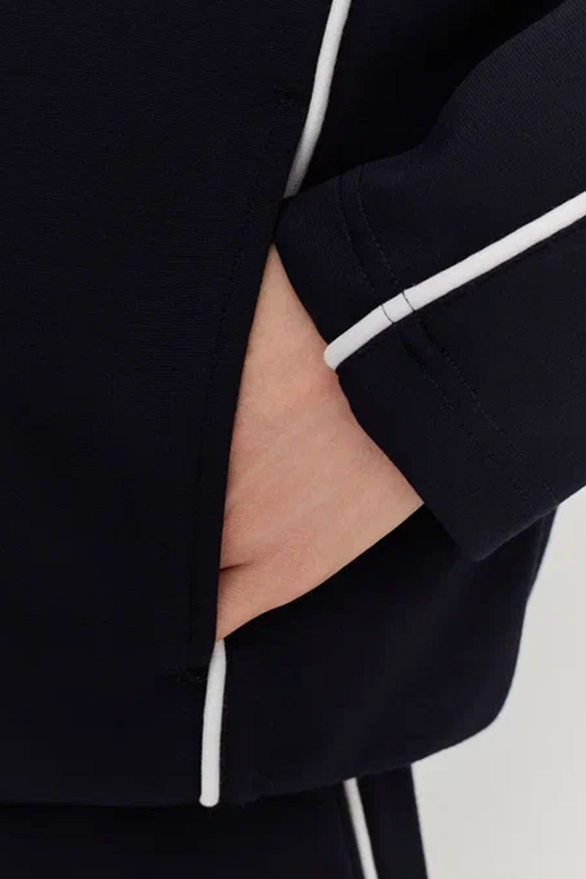 Трикотажный жакет-бомбер в ретро стиле, 50р