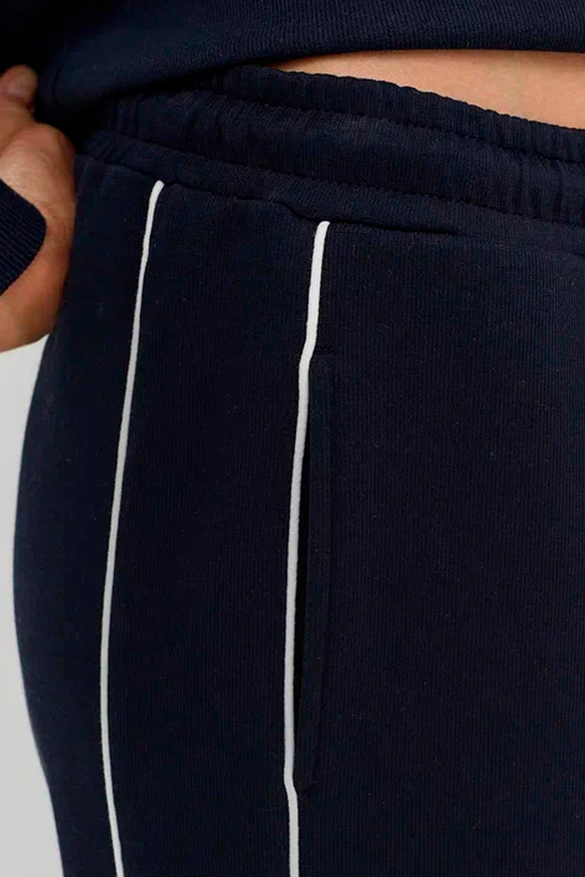 Трикотажные брюки с лампасами, 40р