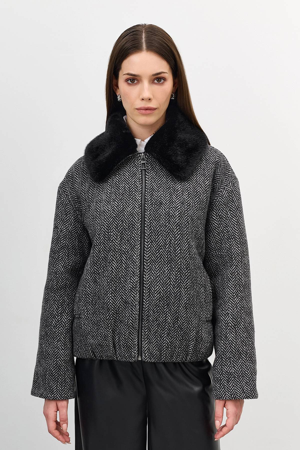 Лимитированная серия серая куртка с палантином, 40