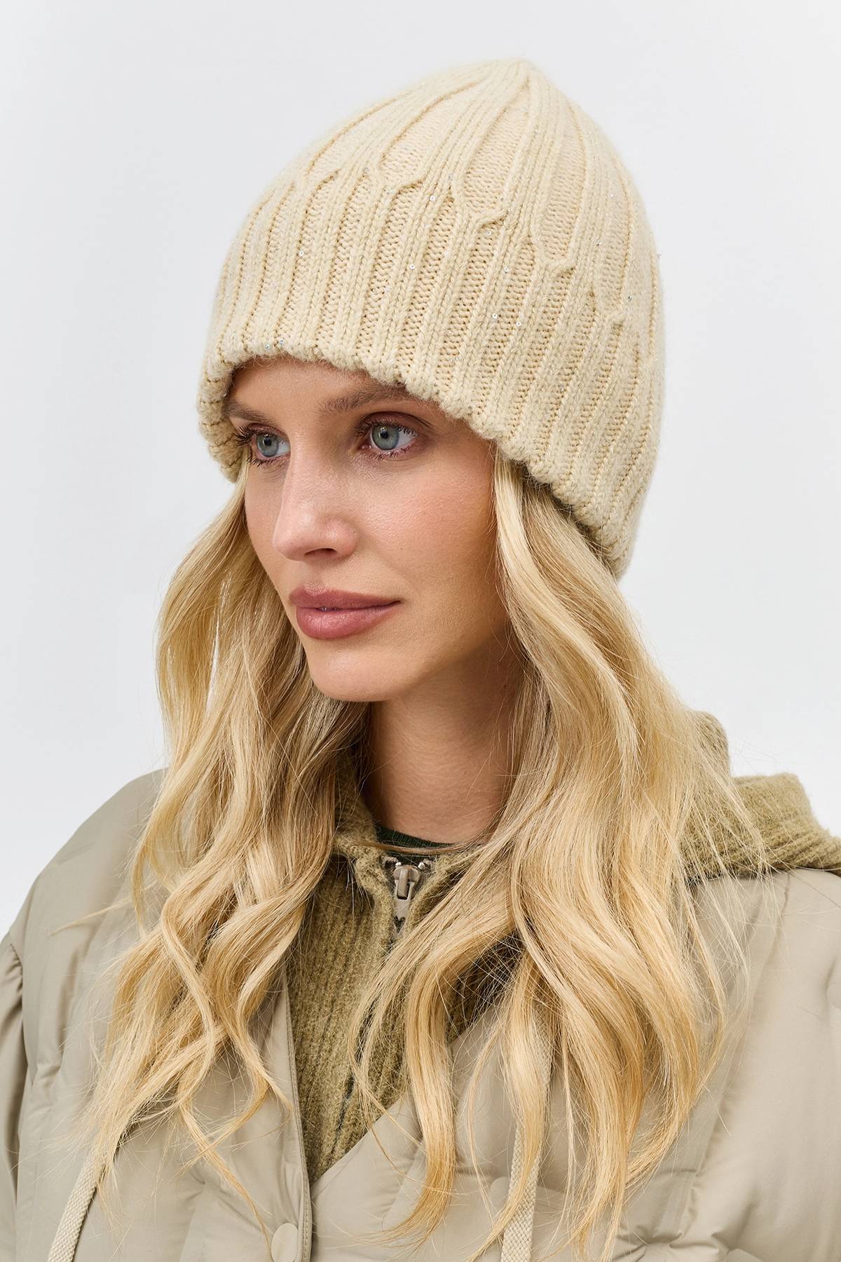 Светлая шапка с мерцающим люрексом и ангорой, One