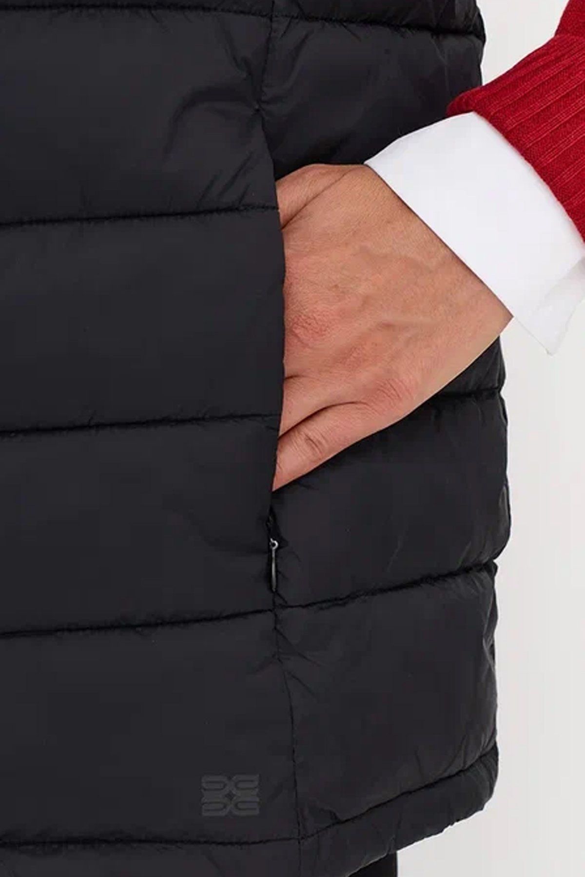 Классический жилет с горизонтальной стежкой, 44р