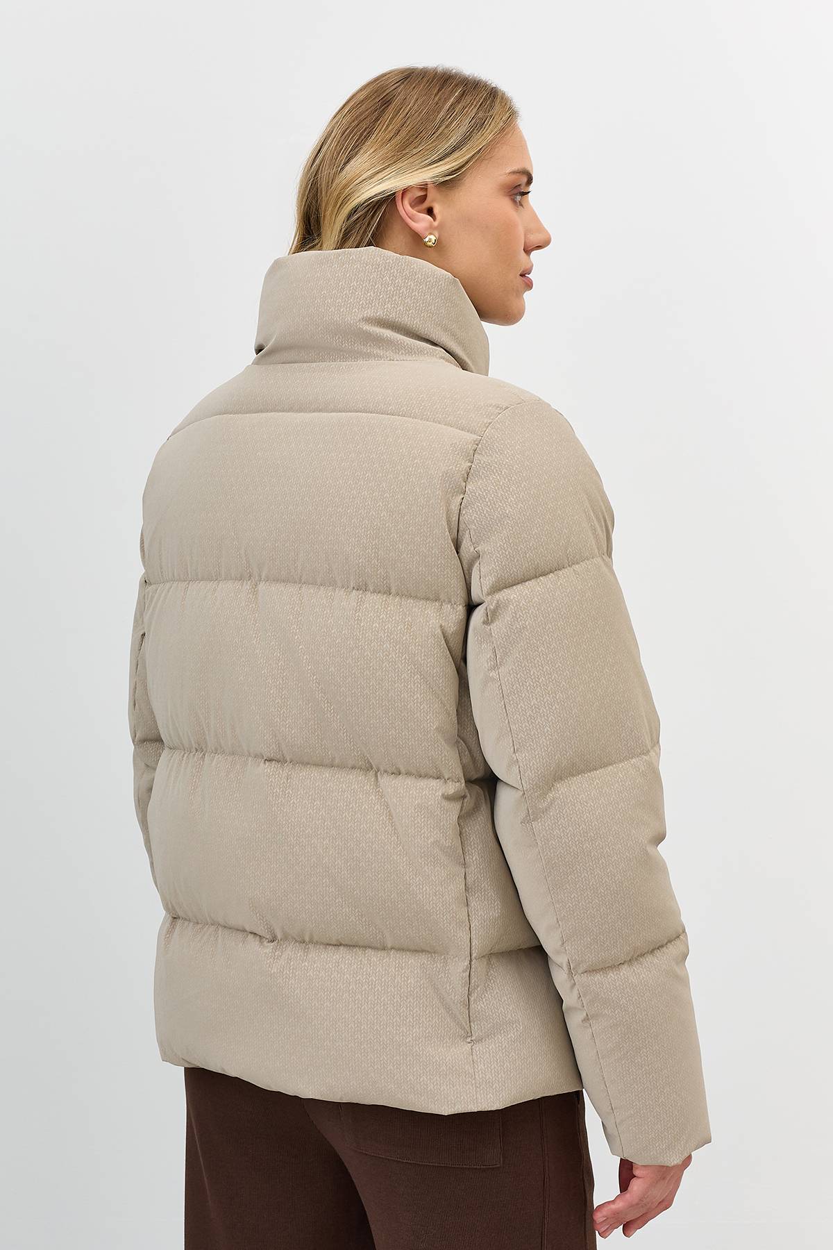 Лимитированная серия куртка с имитацией вязаной фактуры с палантином, 50