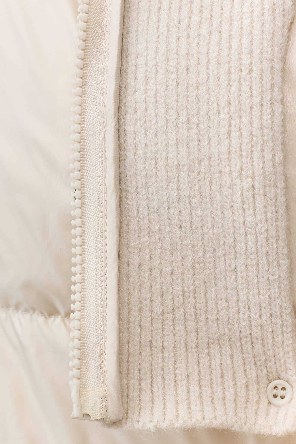 Лимитированная серия белый пуховик на запах с трикотажной манишкой и палантин, 42