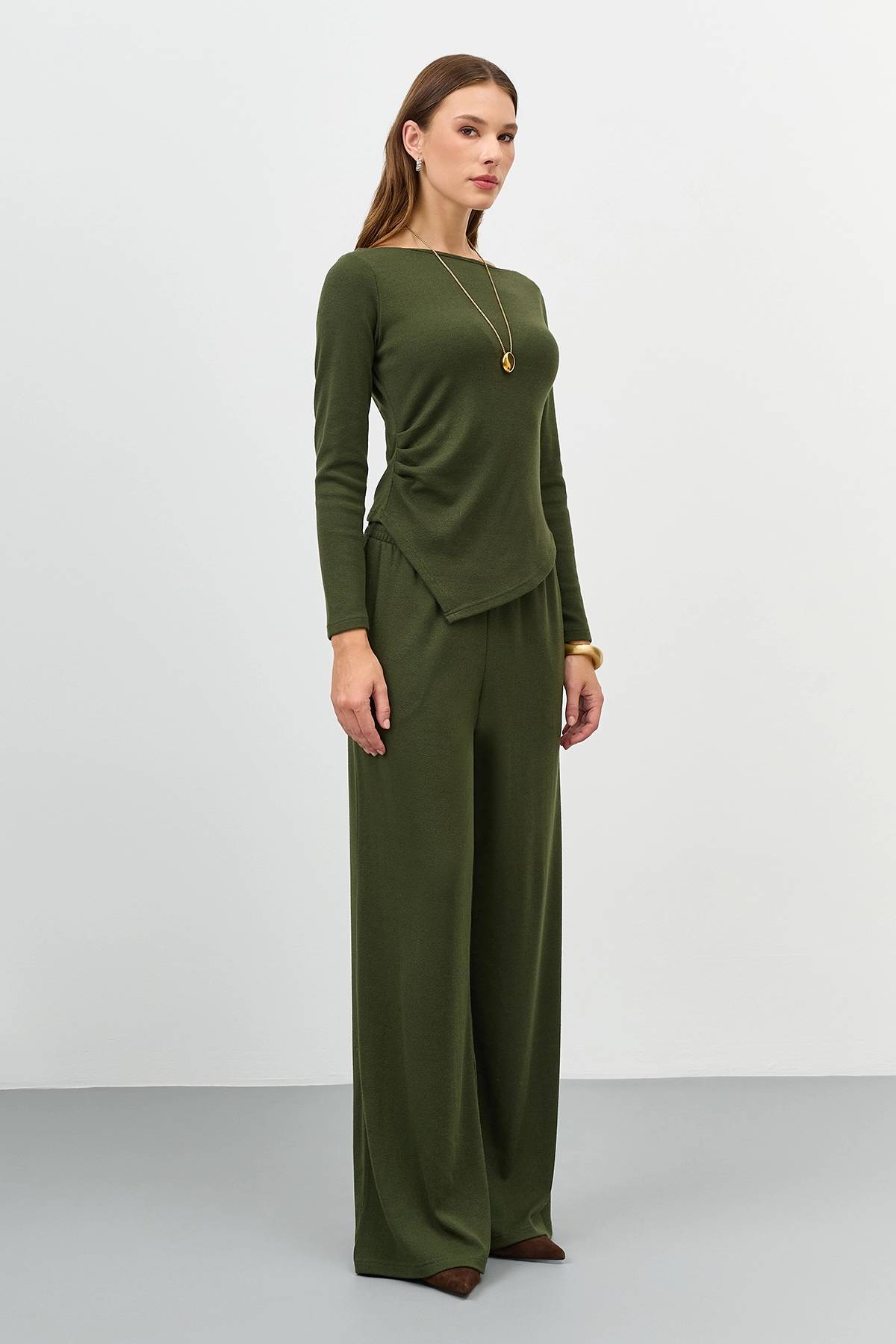 Лимитированная серия джемпер хаки с палантином, 48