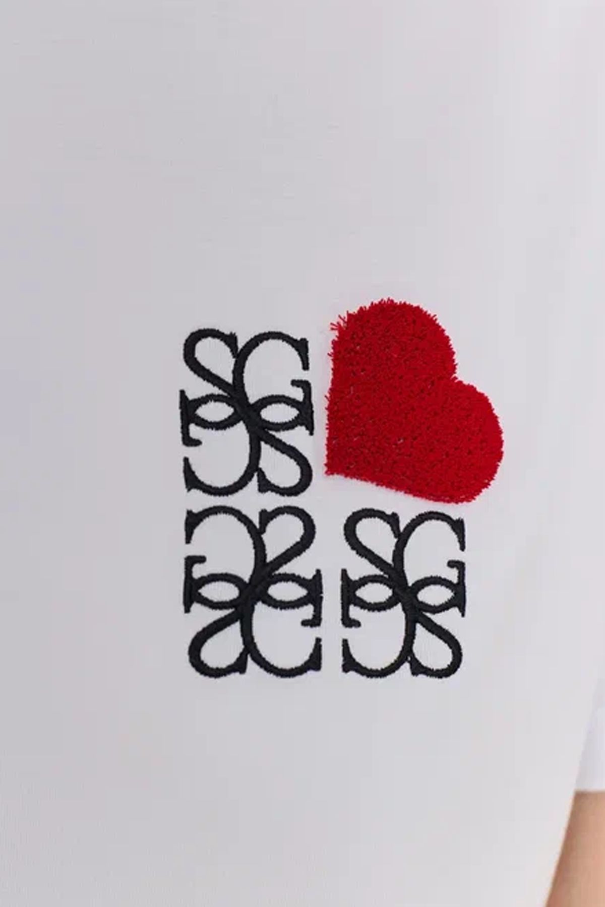 Футболка из эластичного хлопка с яркой вышивкой в белом цвете, 48р