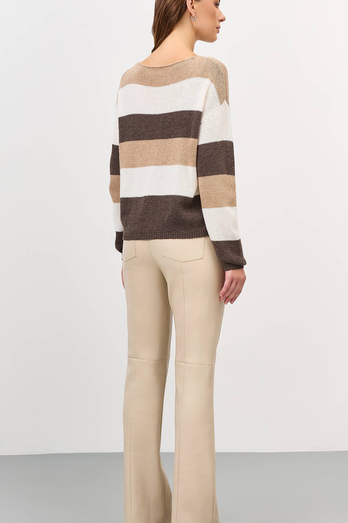 Тонкий джемпер в контрастную полоску, 40