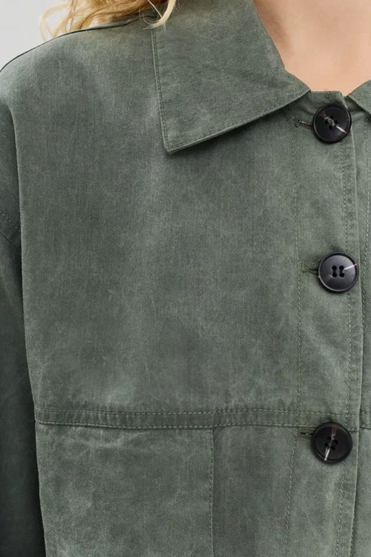 Укороченная блузка с отложным воротником, 48р