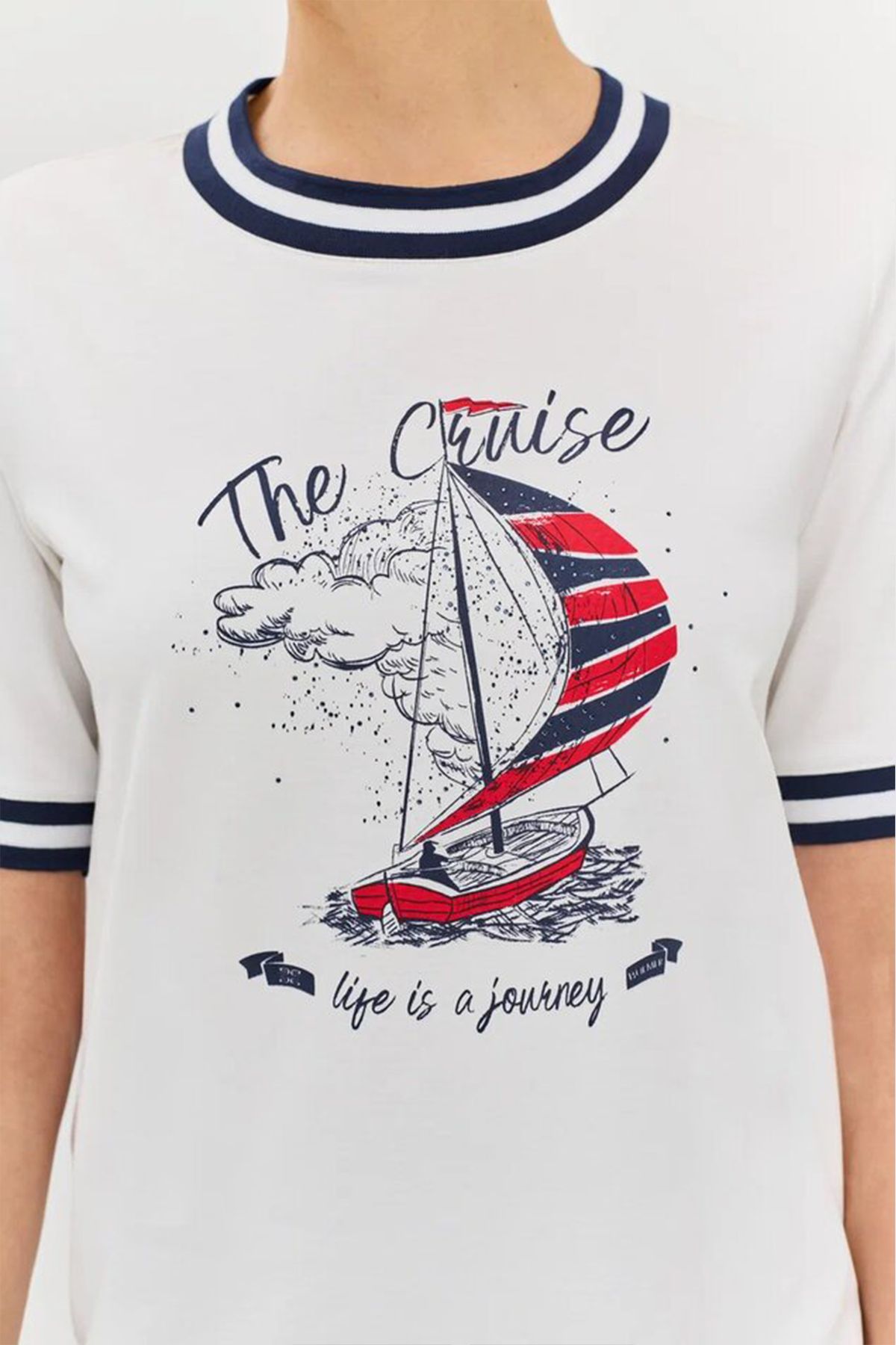 Футболка с акцентными деталями и объёмным принтом, 52р