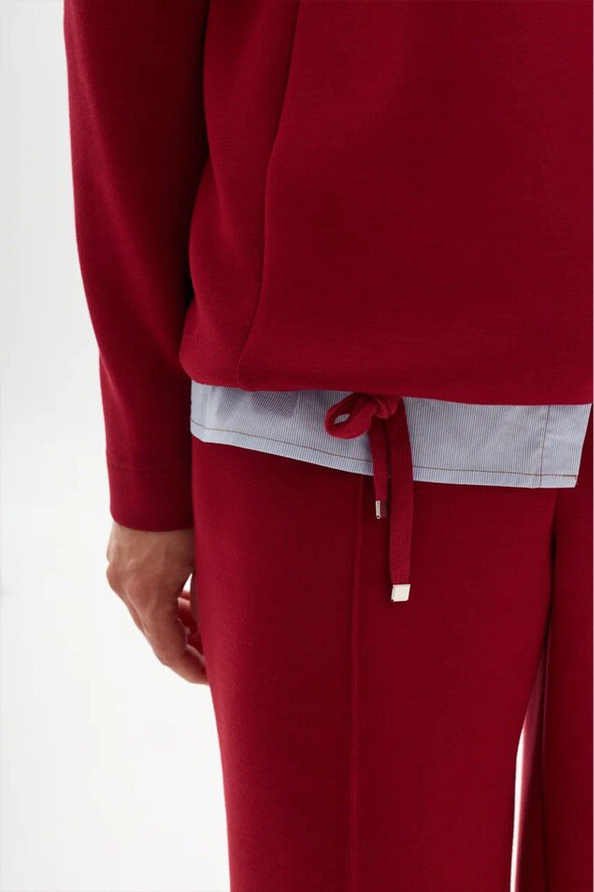 Джемпер с минималистичной вышивкой в бордовом цвете, 44р