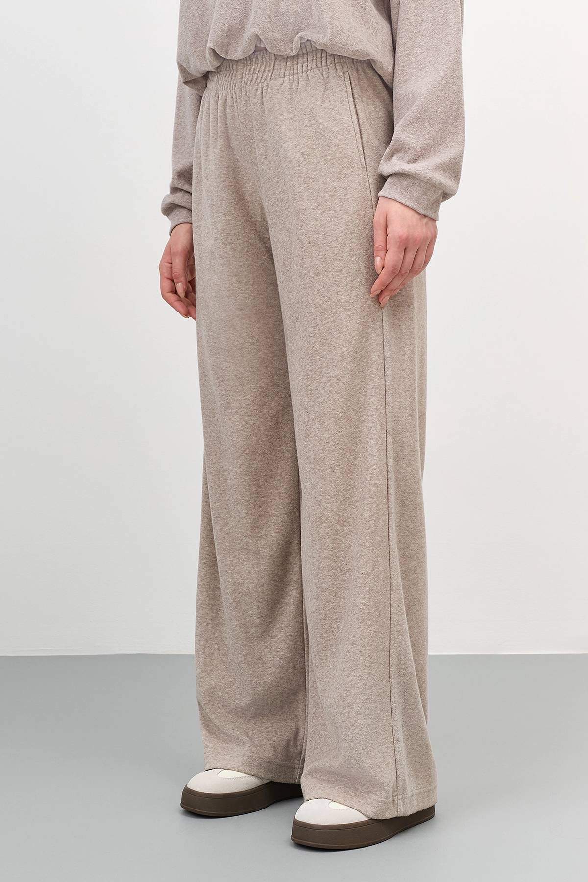 Брюки из фактурного трикотажа в цвете какао, 44