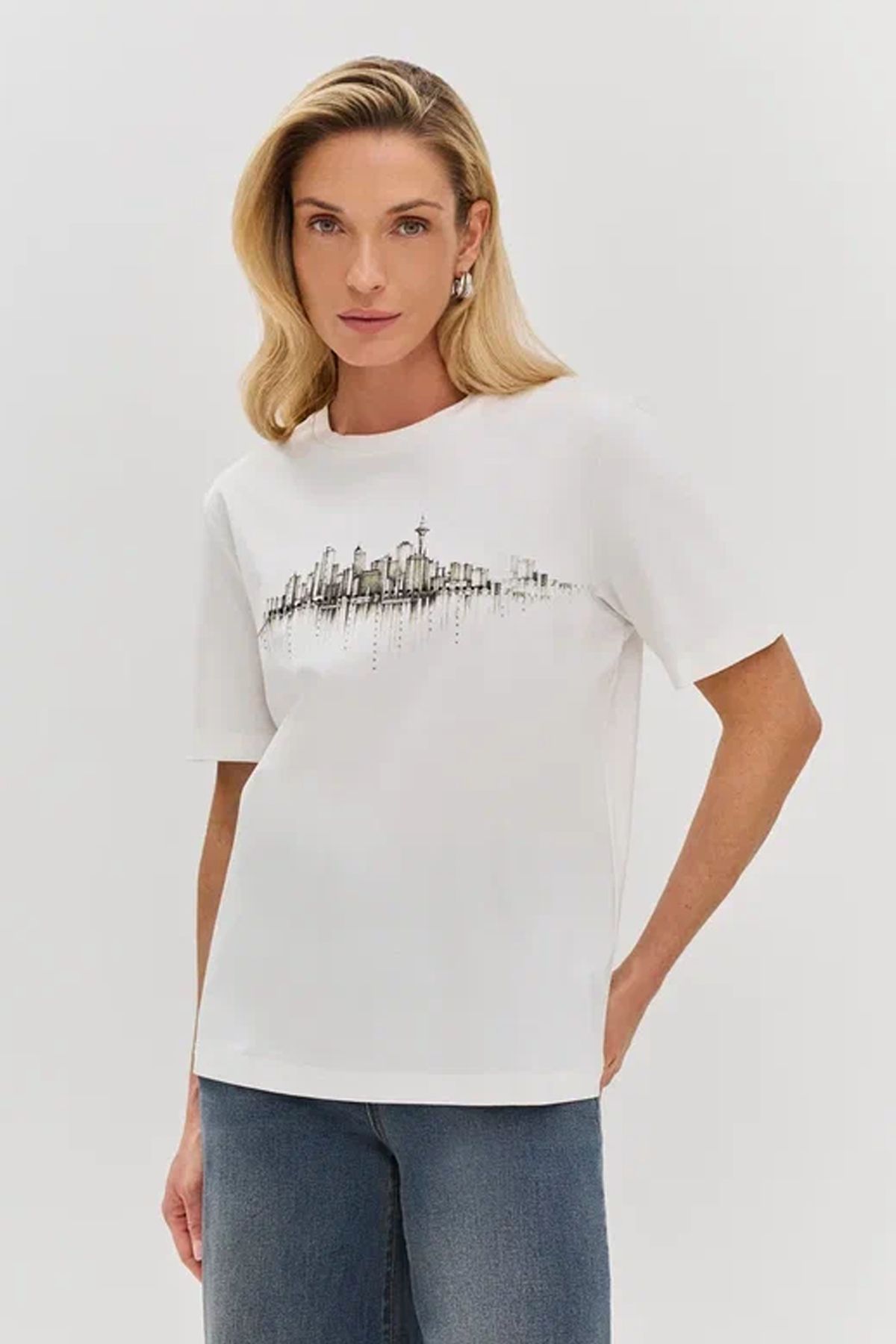 Футболка с принтом и стразами на полочке, 42р