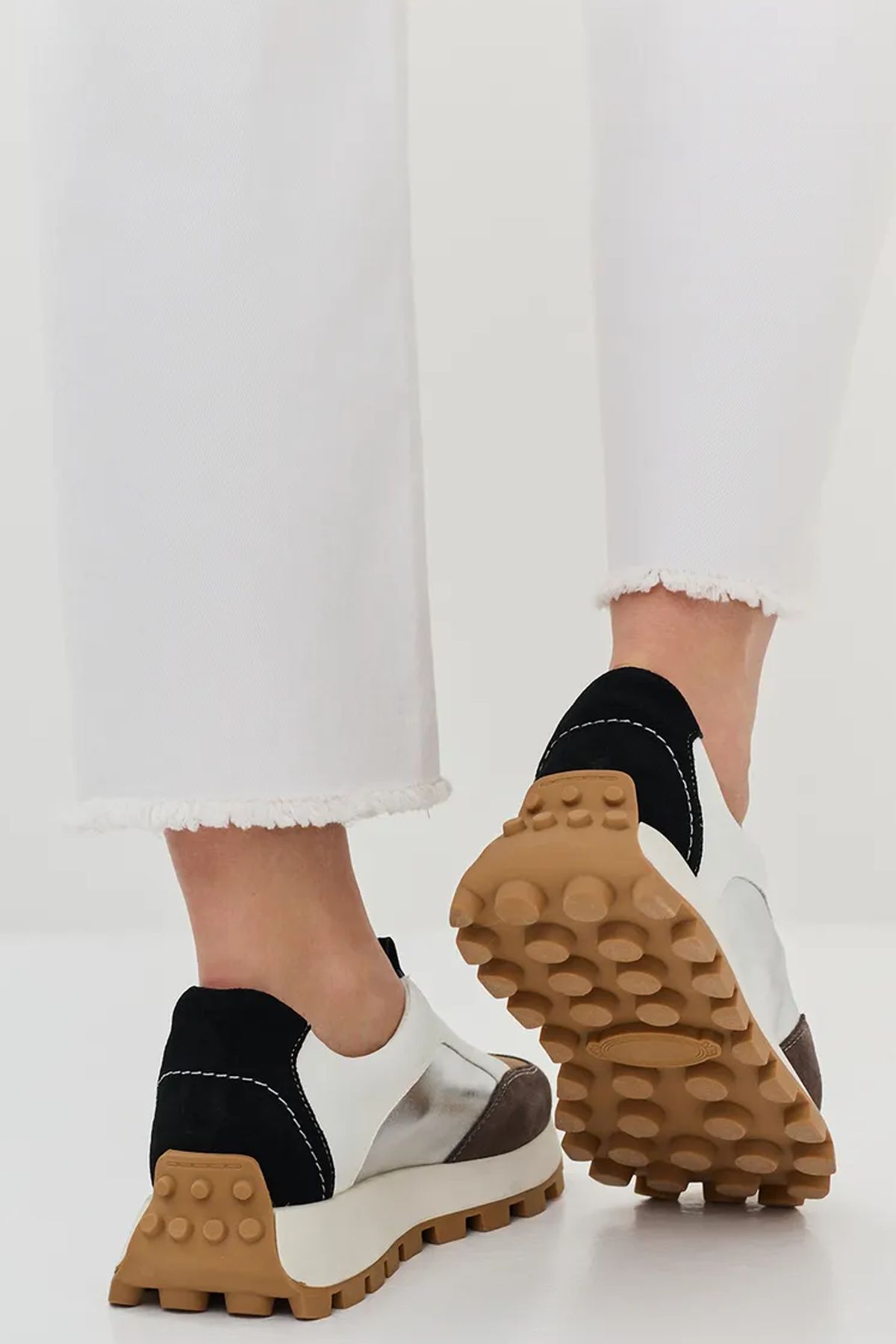 Кроссовки с контрастными деталями из натуральной кожи и мягкой замши, 40р