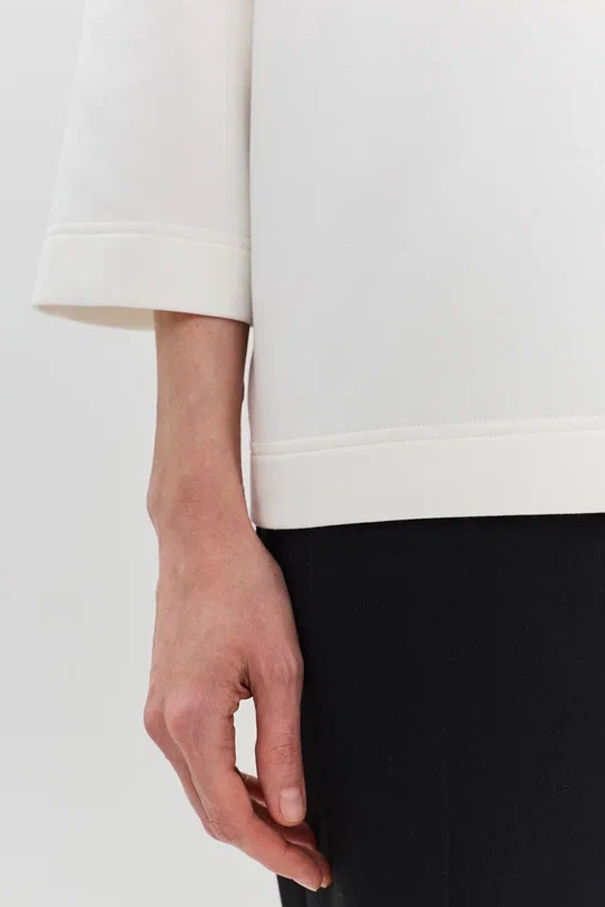 Oversize джемпер с шрифтовой вышивкой в анималистичном стиле, 50р