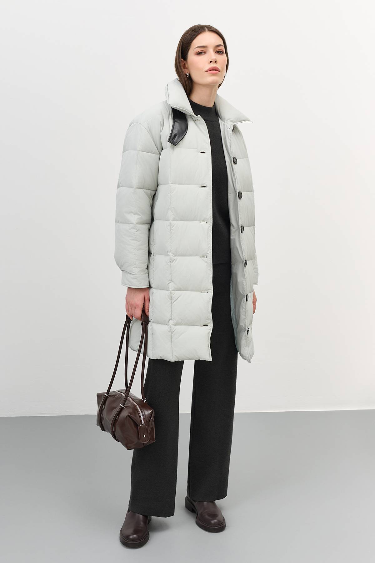 Лимитированная серия стеганое пальто с контрастной фурнитурой с палантином, 40