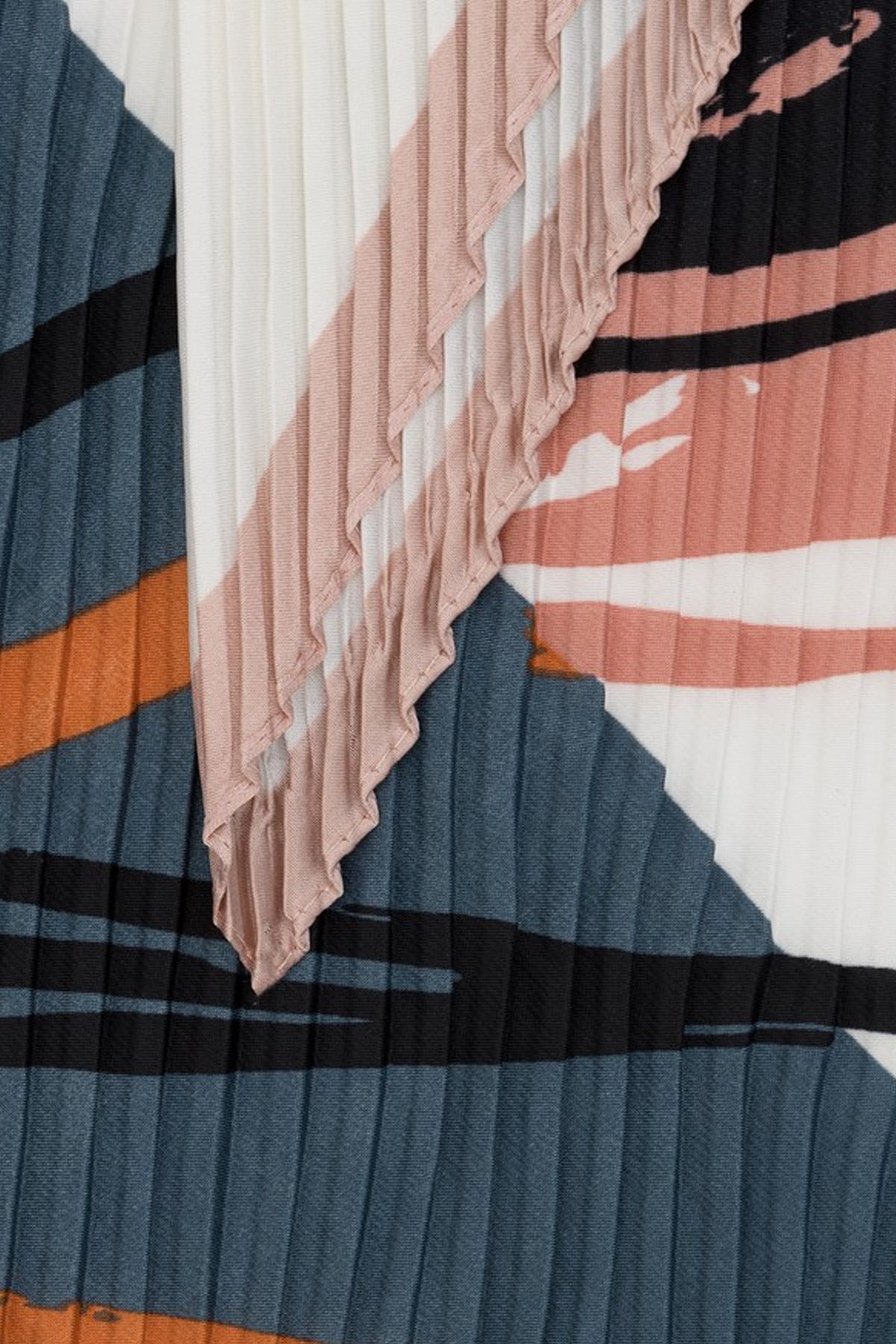 Платок из фактурной ткани, 70х70