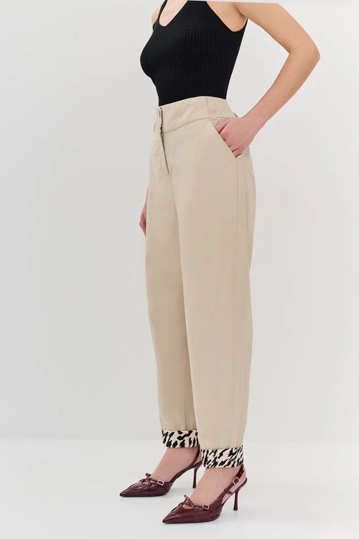 Брюки с акцентными отворотами, 50р