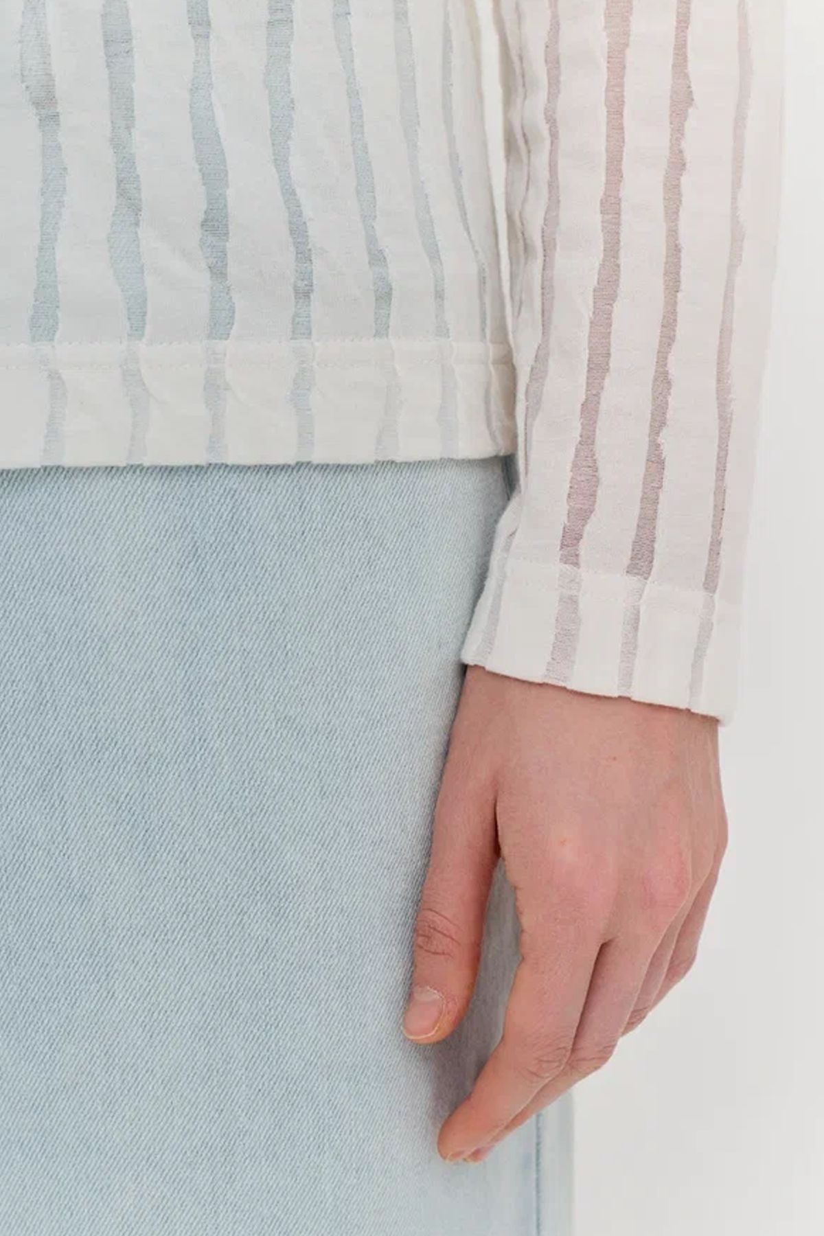 Тонкий полупрозрачный джемпер из фактурного трикотажа, 48р