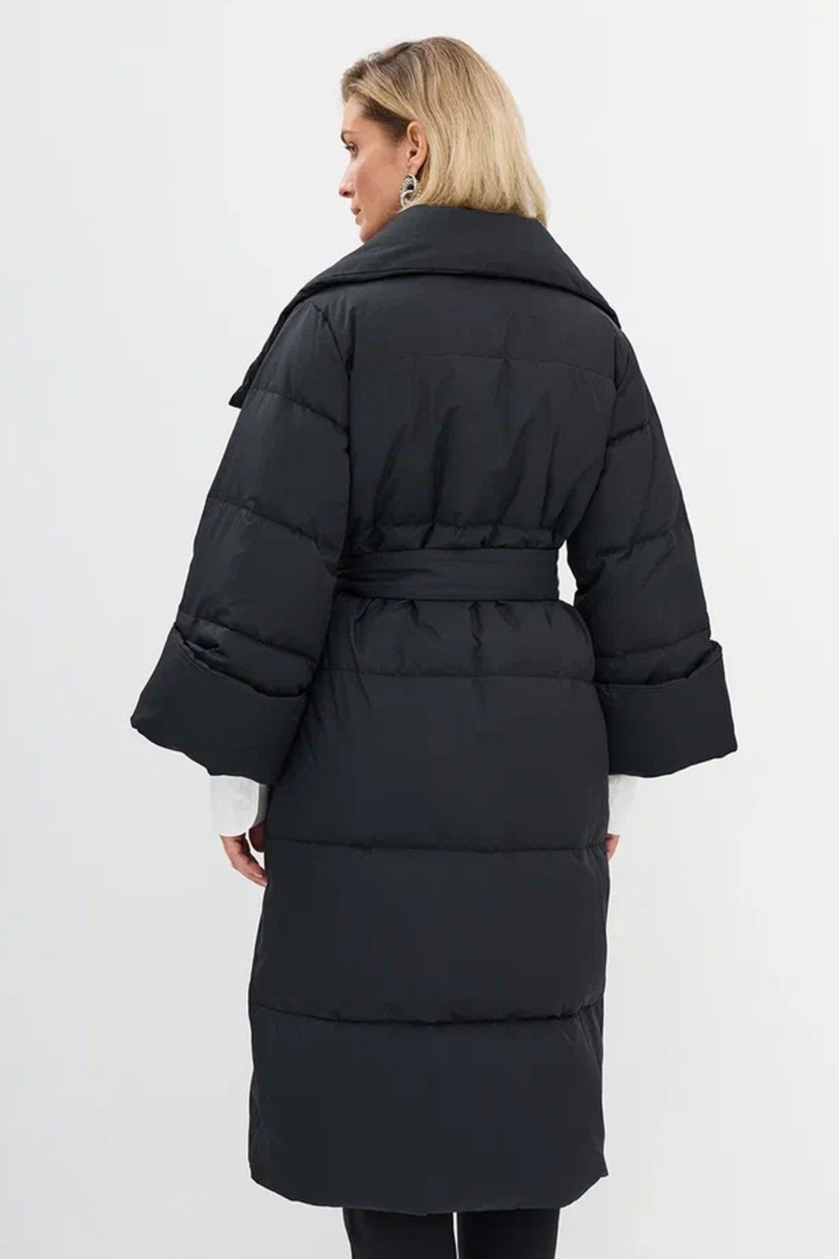 Пуховое пальто чёрного цвета с поясом, 50р