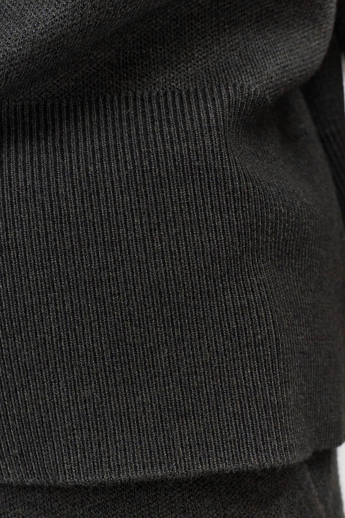 Темный свободный свитер с шерстью, 42