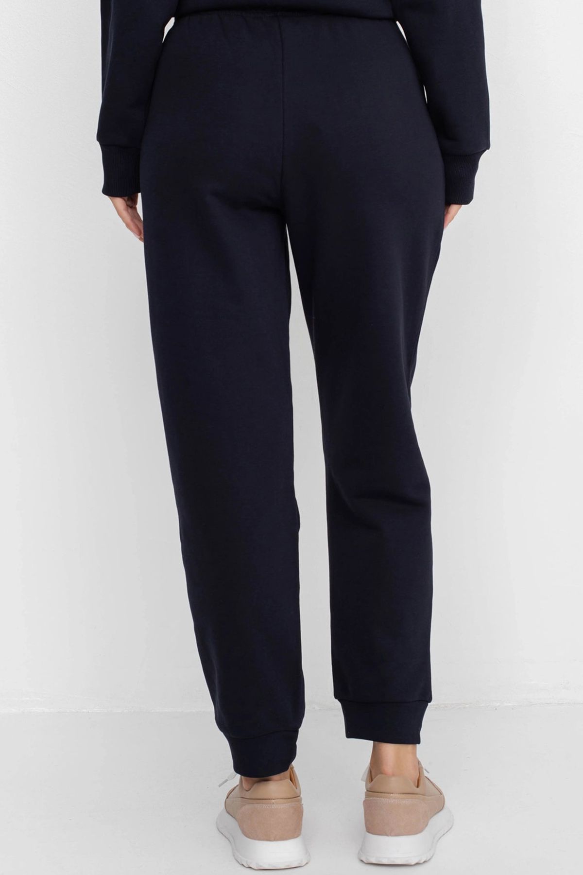 Брюки-джоггеры с эластичным поясом, 40р