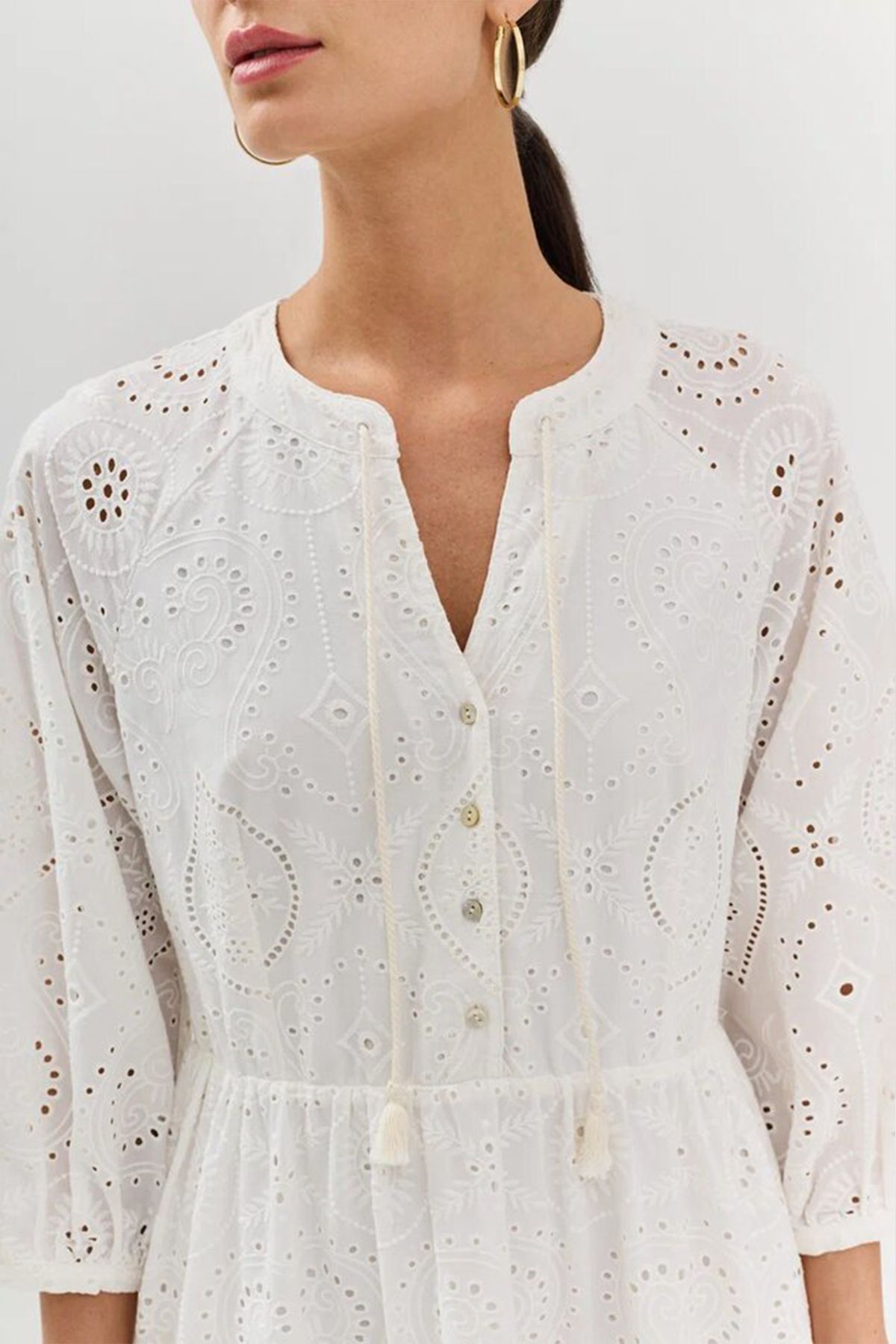 Белое платье из шитья, 50р