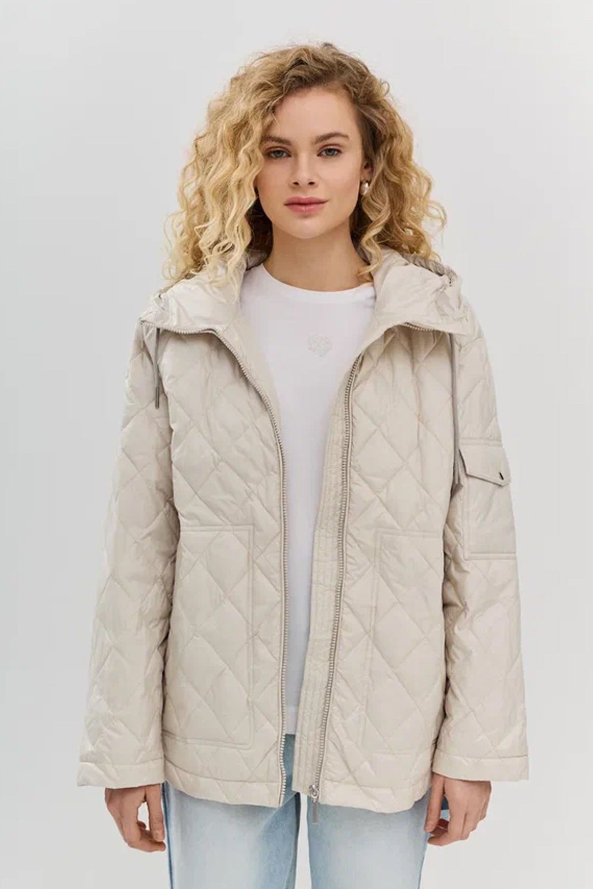 Куртка с капюшоном и ромбовидной стежкой, 42р