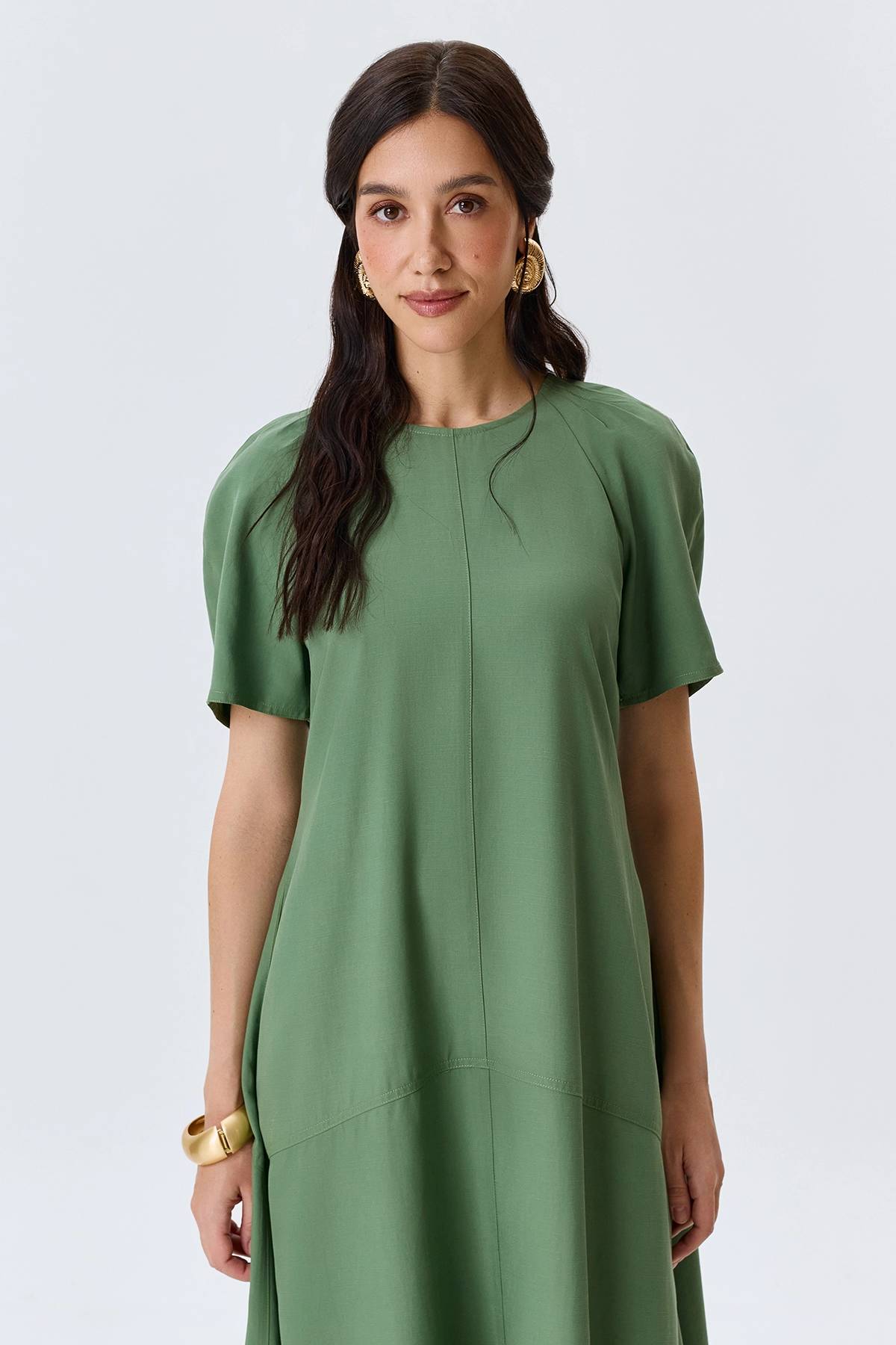 Платье А-силуэта с деталью на спинке в темно-зеленом цвете, 52