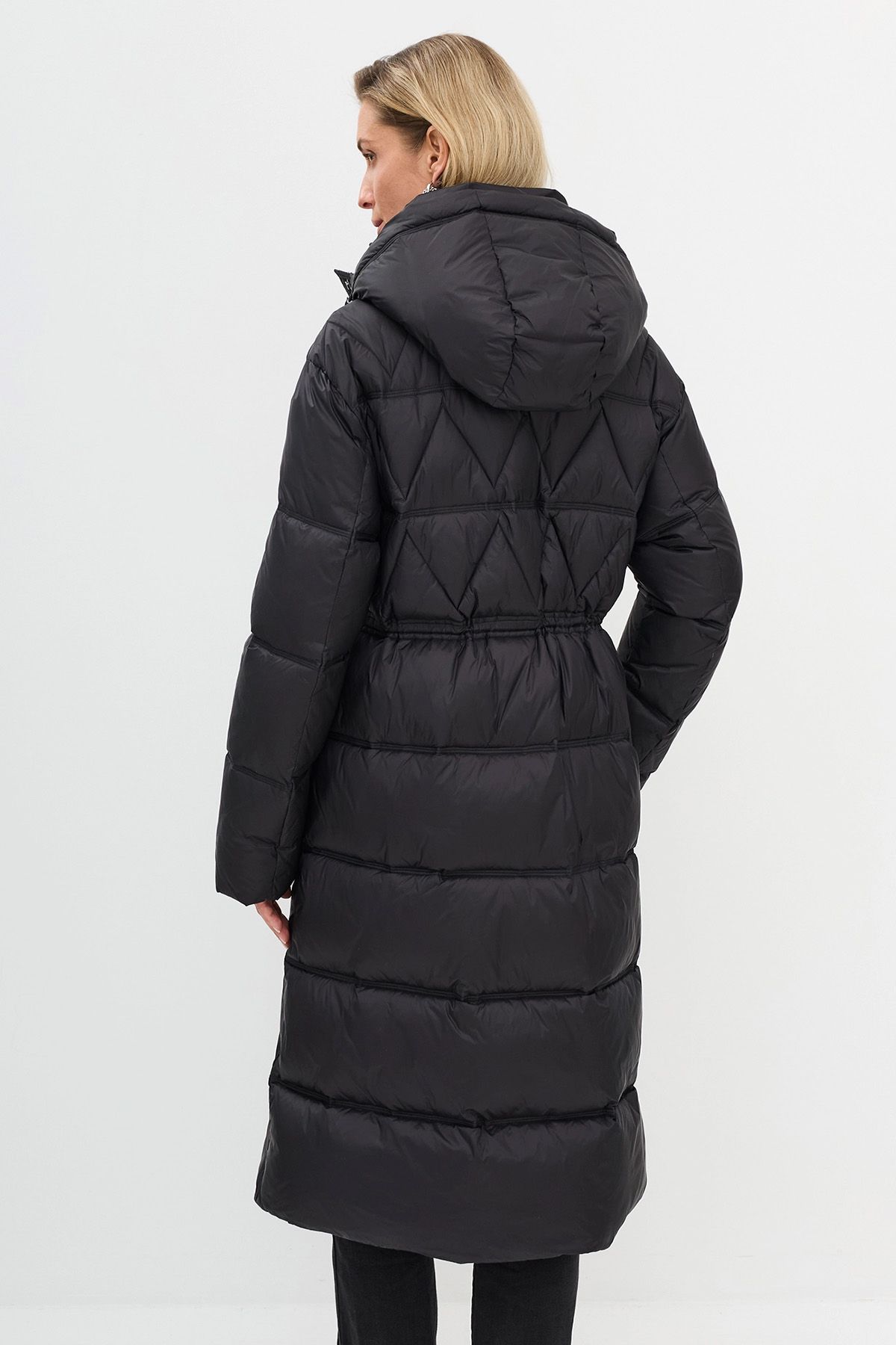 Удлиненное пальто с фигурной стежкой в черном цвете, 50р