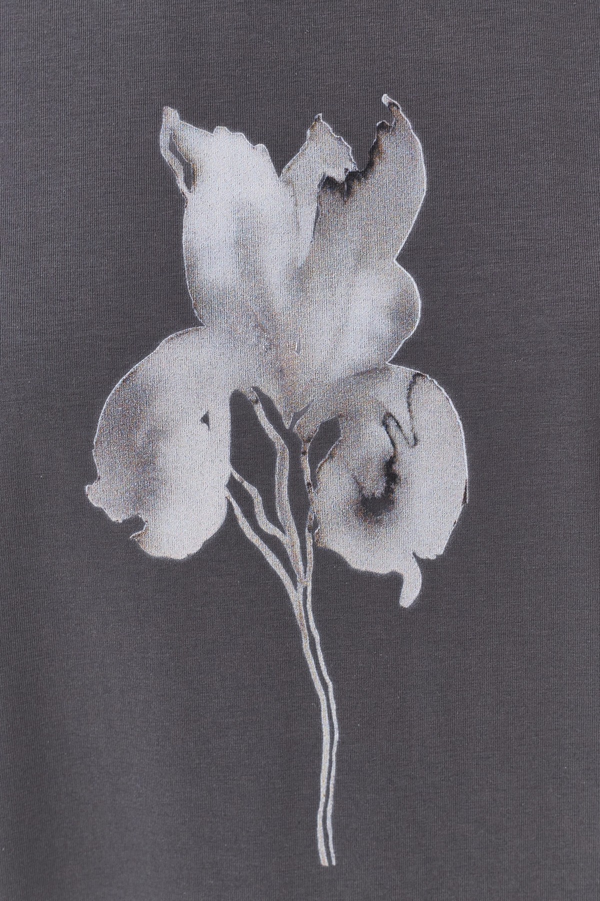 Серая футболка с флоральным принтом прямого силуэта, 52