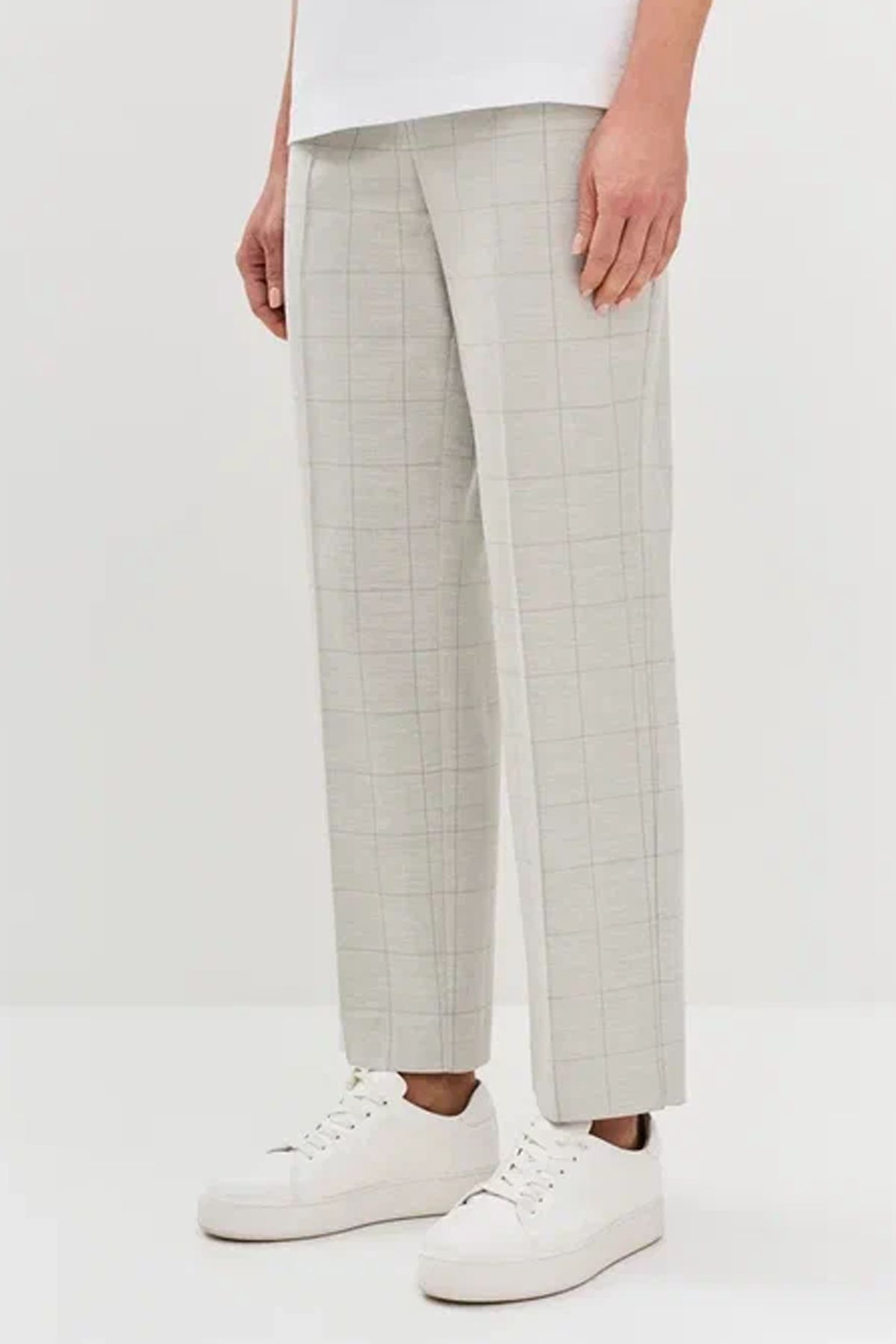 Брюки светло-серого цвета в клетку с застроченными стрелками, 52р