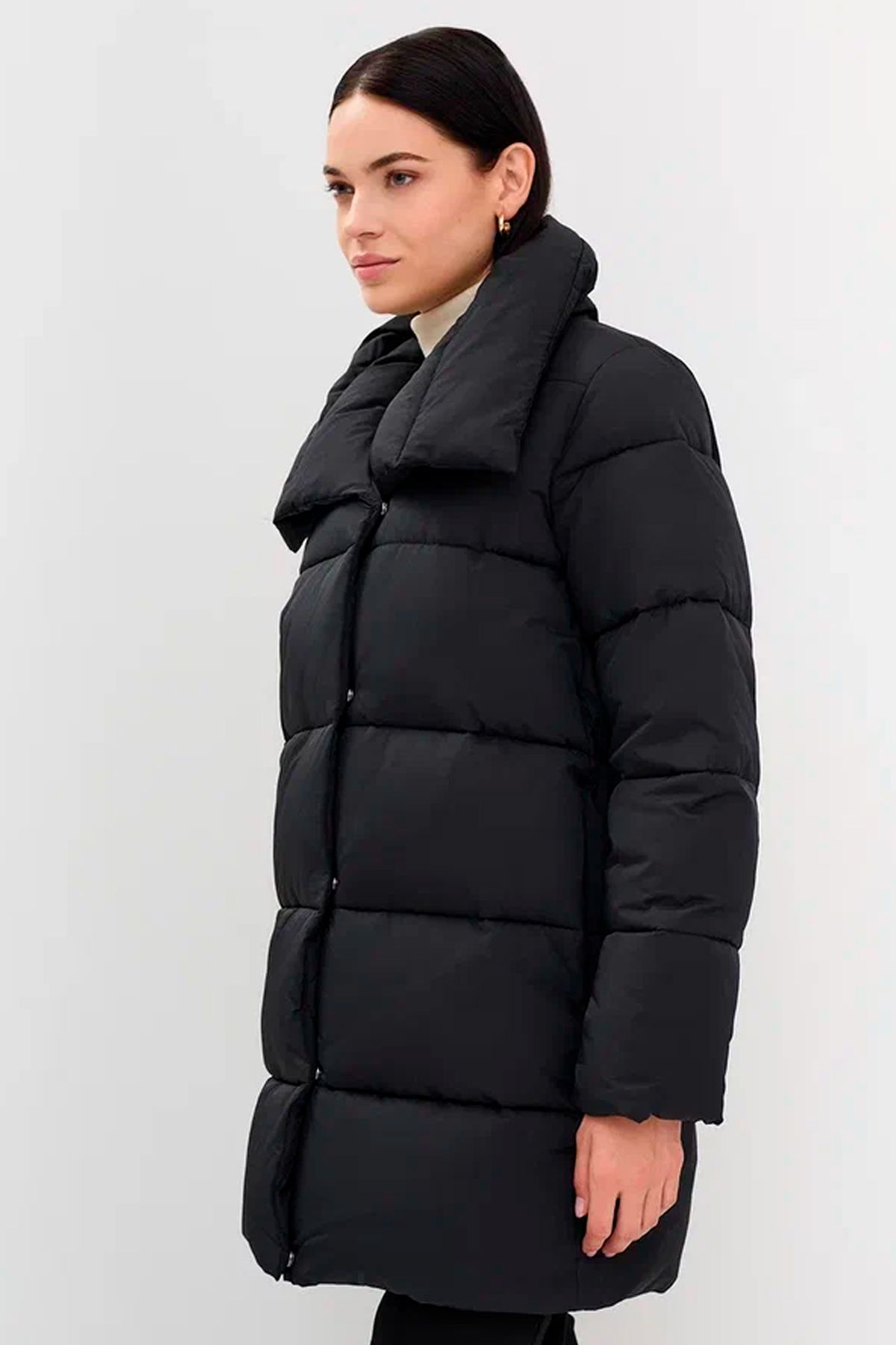 Стеганое укороченное пальто в черном цвете, 44р