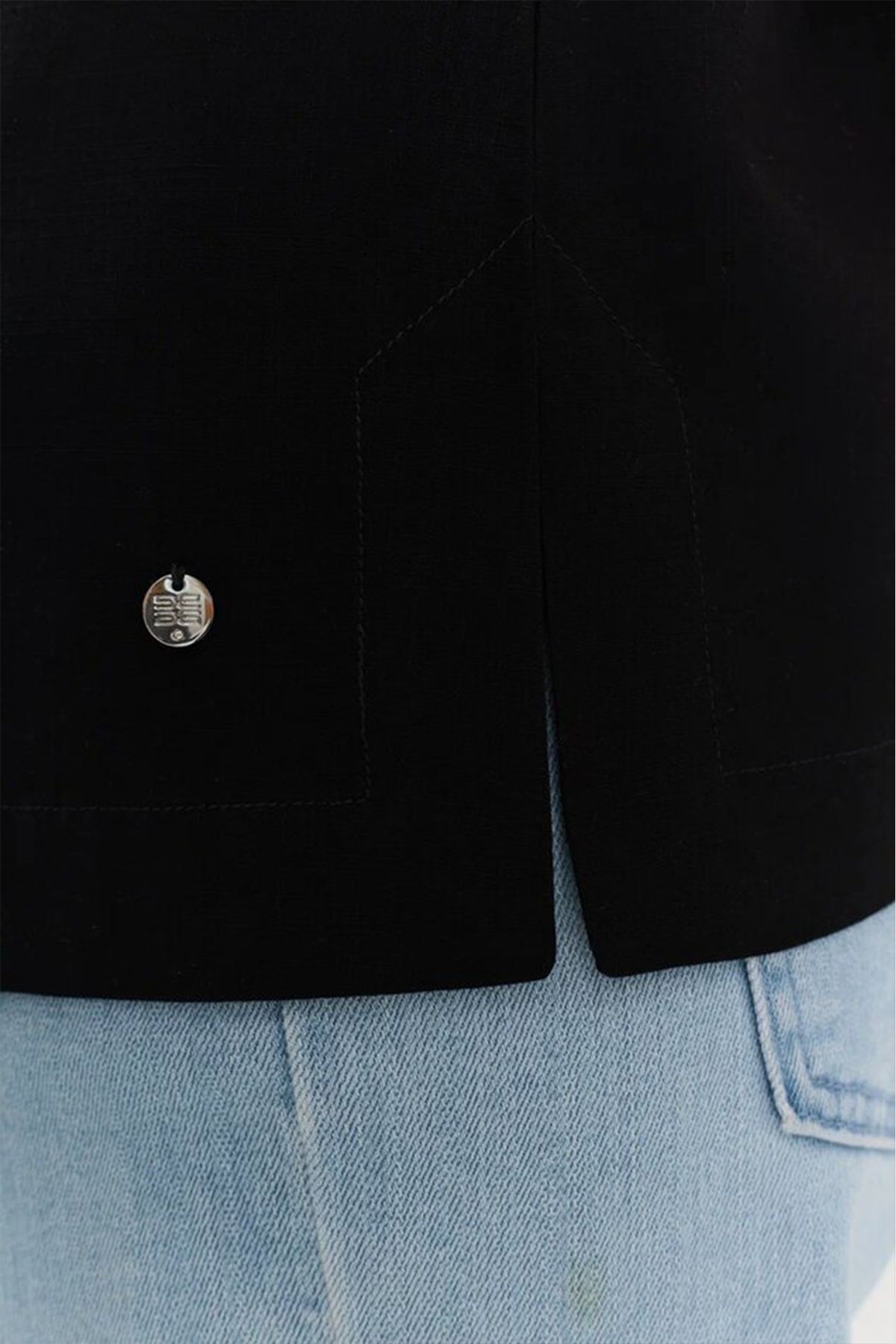 Блузка чёрного цвета со спущенным коротким рукавом, 44р