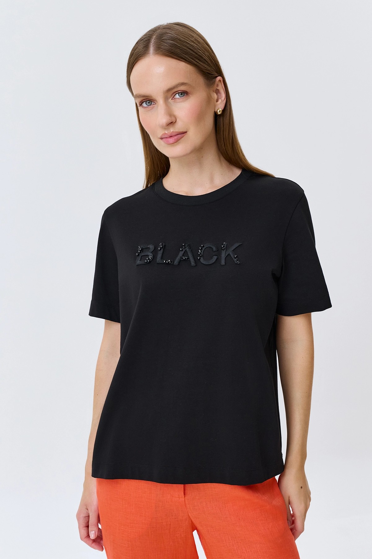 Футболка с объемной вышивкой и стразами, 46