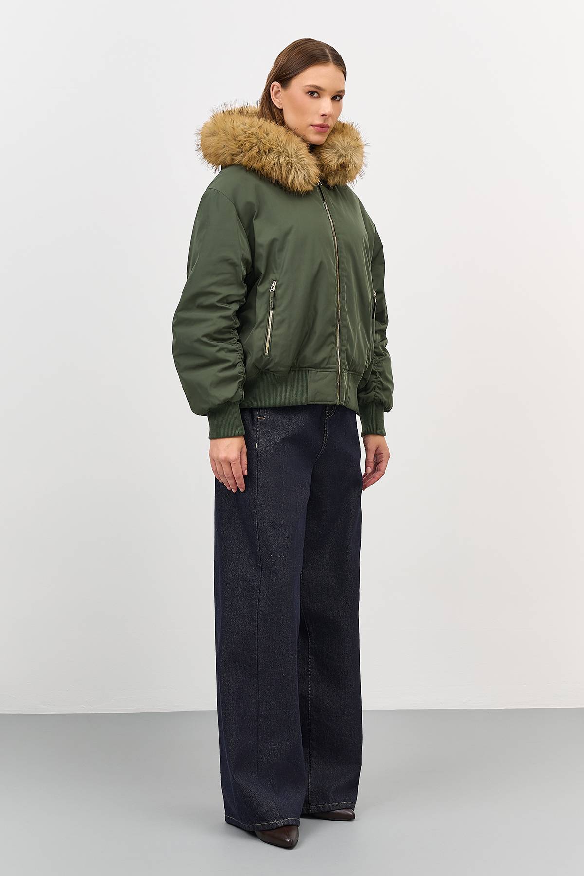 Лимитированная серия яркий бомбер с искусственным мехом с палантином, 44