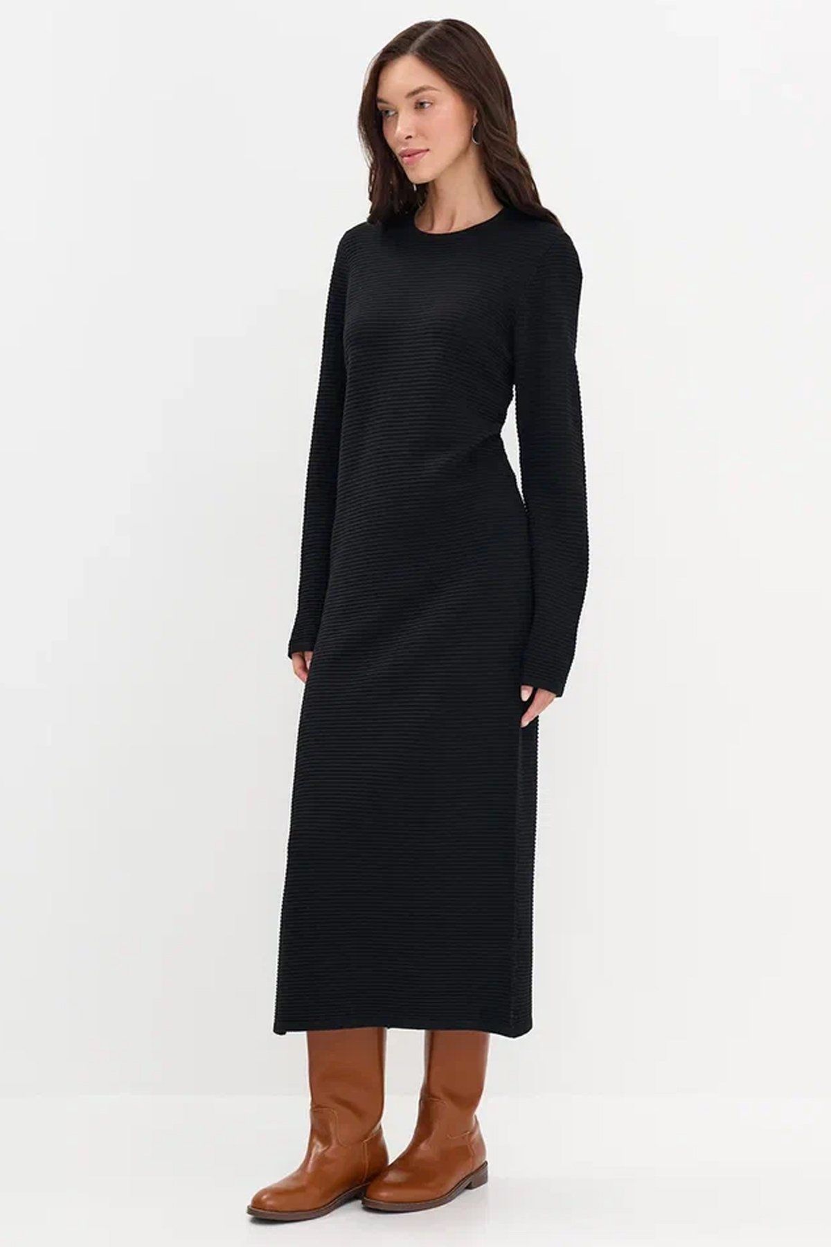 Трикотажное платье с фактурным рельефом, 46р