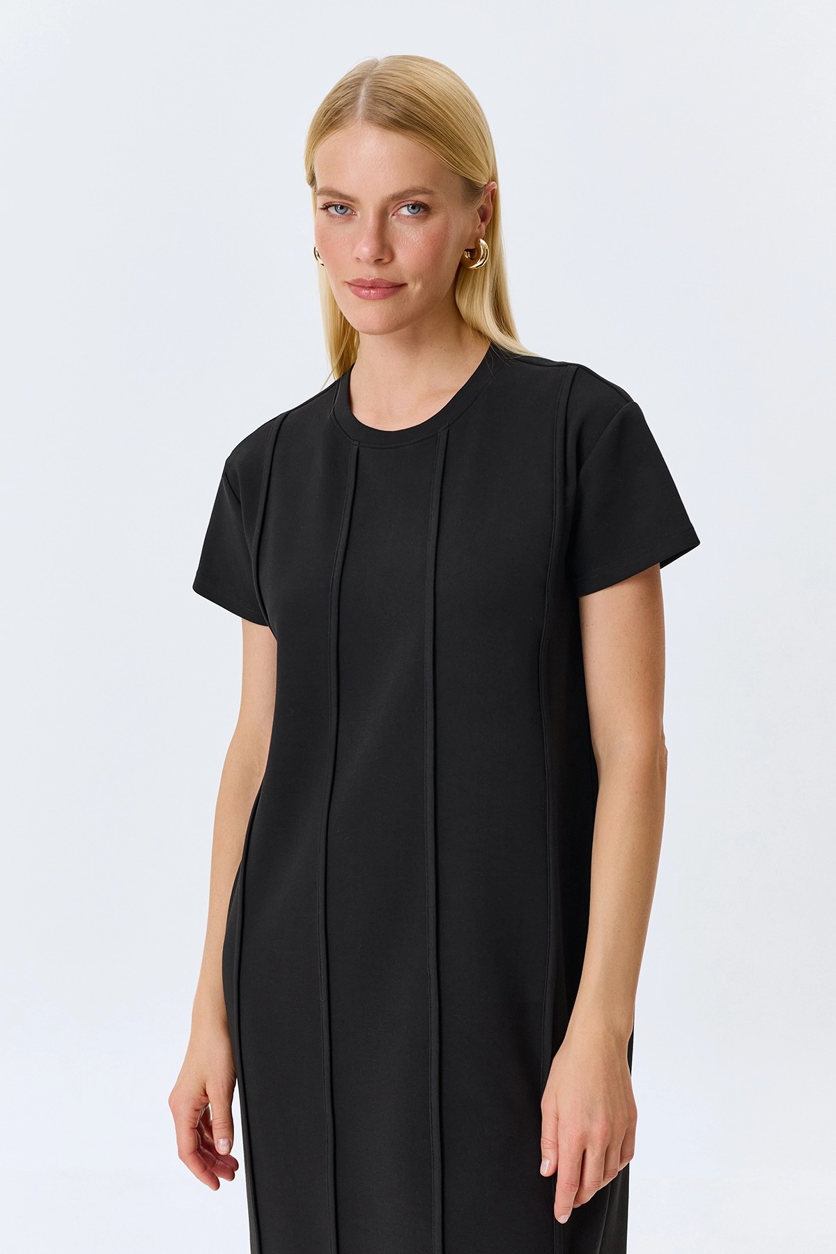 Лаконичное трикотажное платье, 46