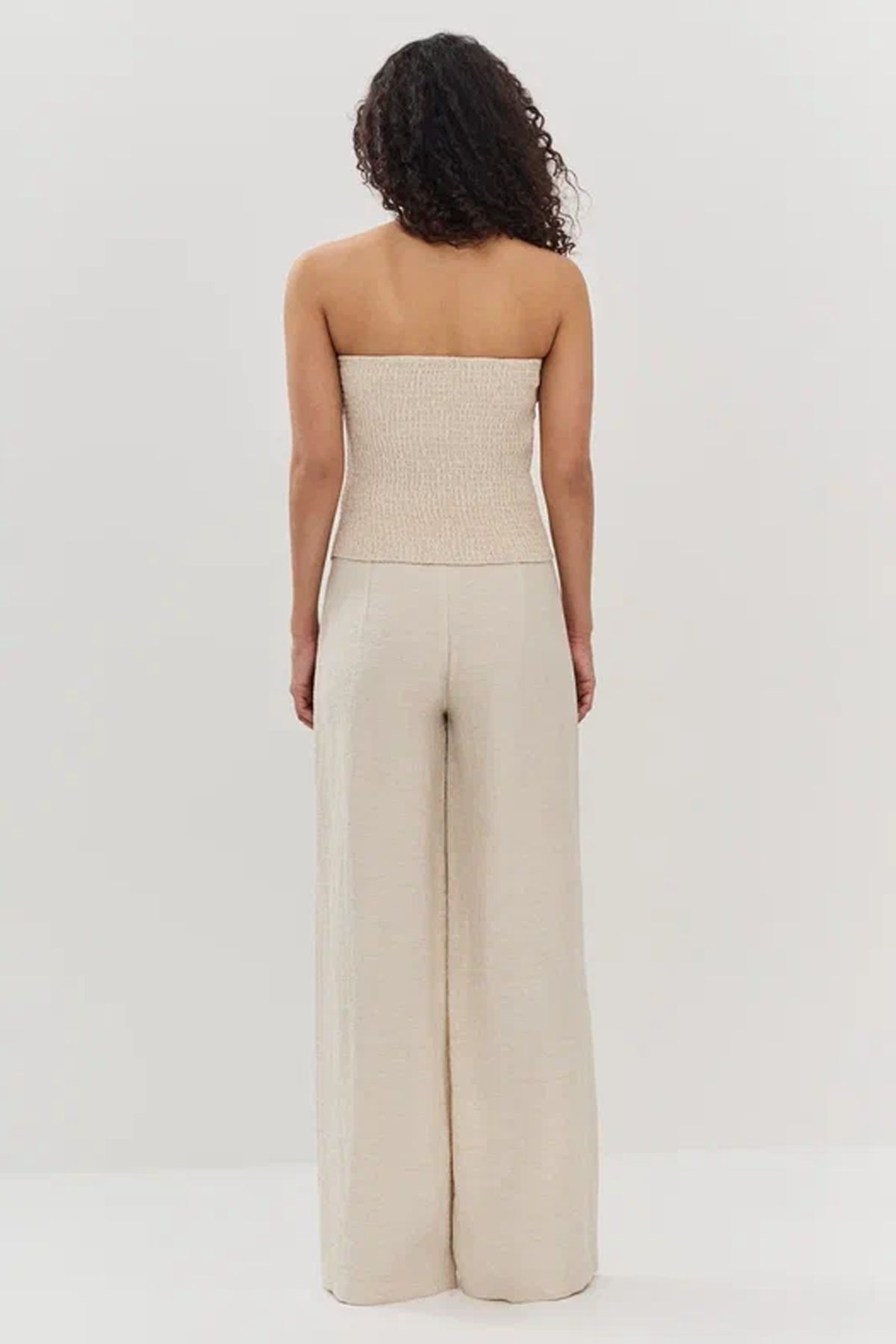 Брюки светло-бежевого цвета с потайной молнией, 40р